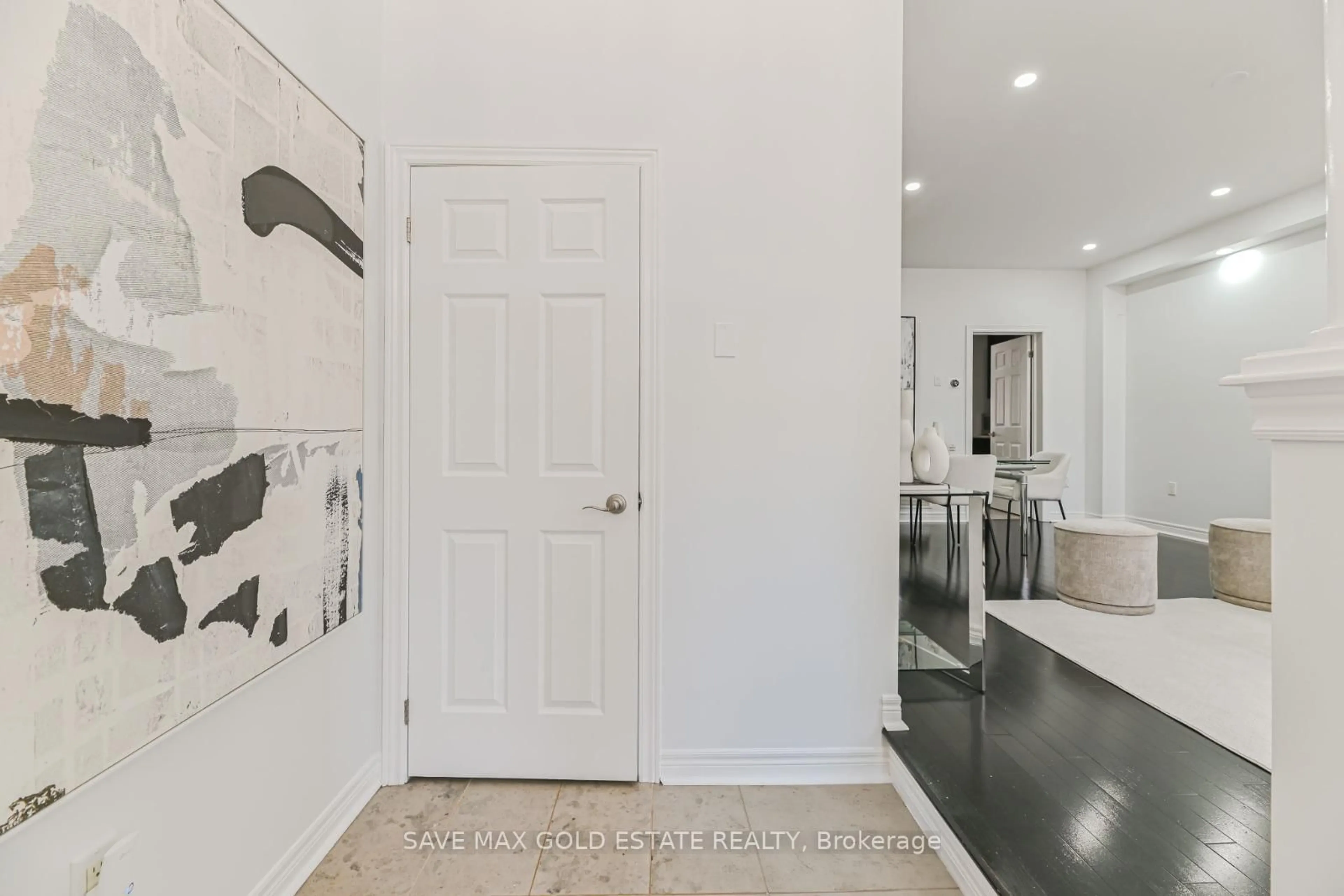 Indoor entryway for 12641 Kennedy Rd, Caledon Ontario L7C 3X7