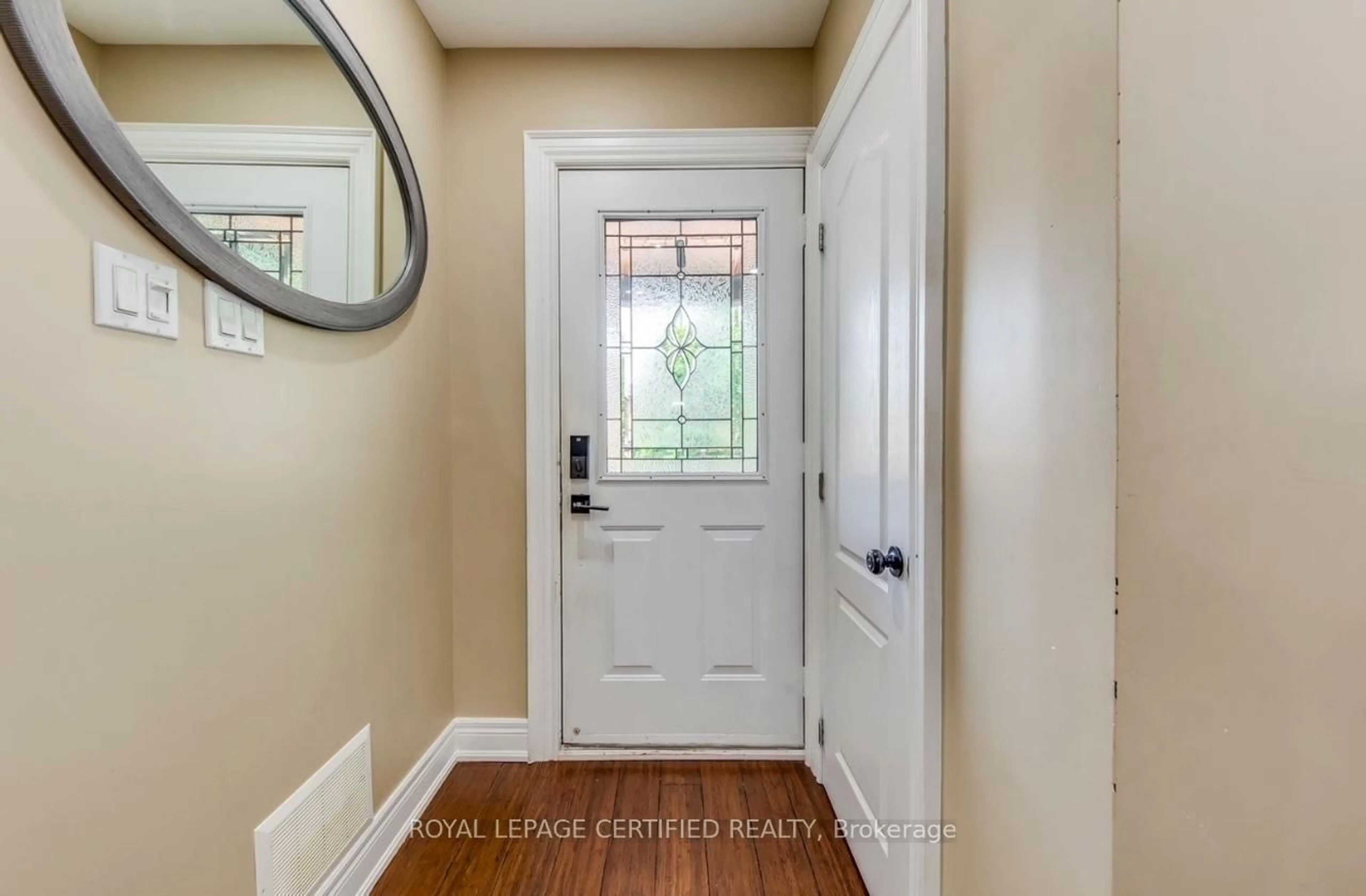 Indoor entryway for 5 Hilldale Rd, Toronto Ontario M6N 3Y1