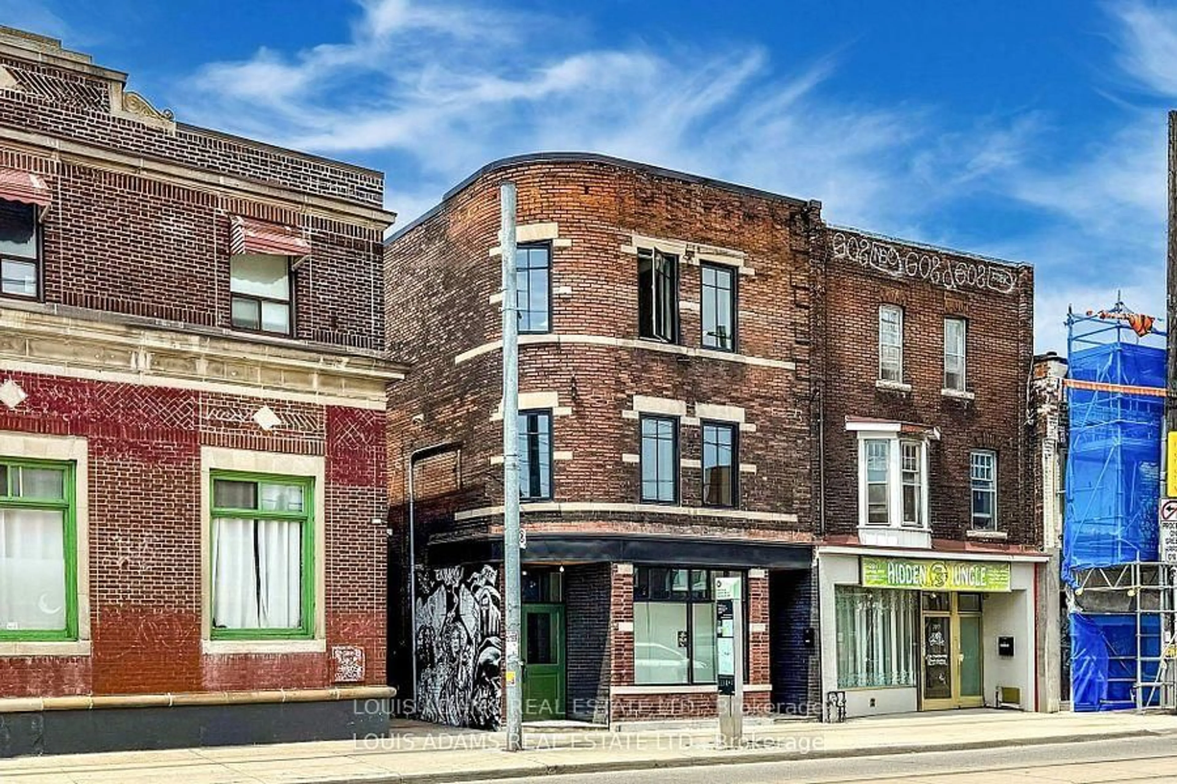 Home with brick exterior material, building for 2215 Dundas St, Toronto Ontario M6R 1X6