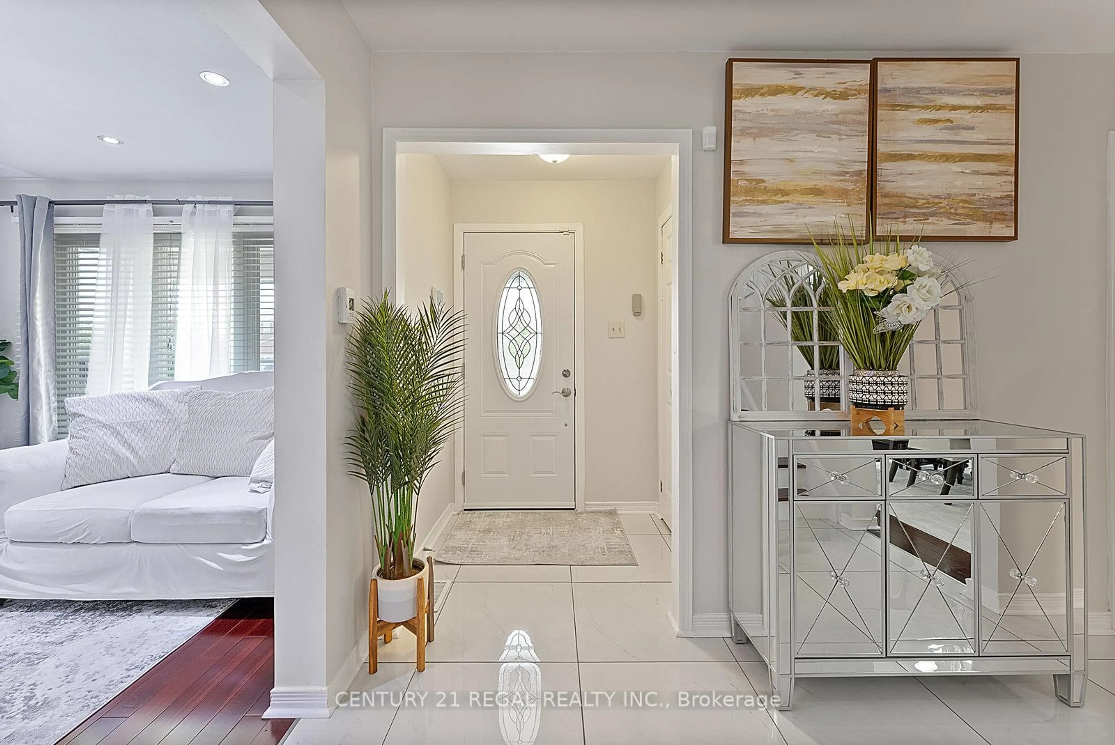 Indoor entryway for 97 Hinchley Wood Grve, Brampton Ontario L6V 4J1