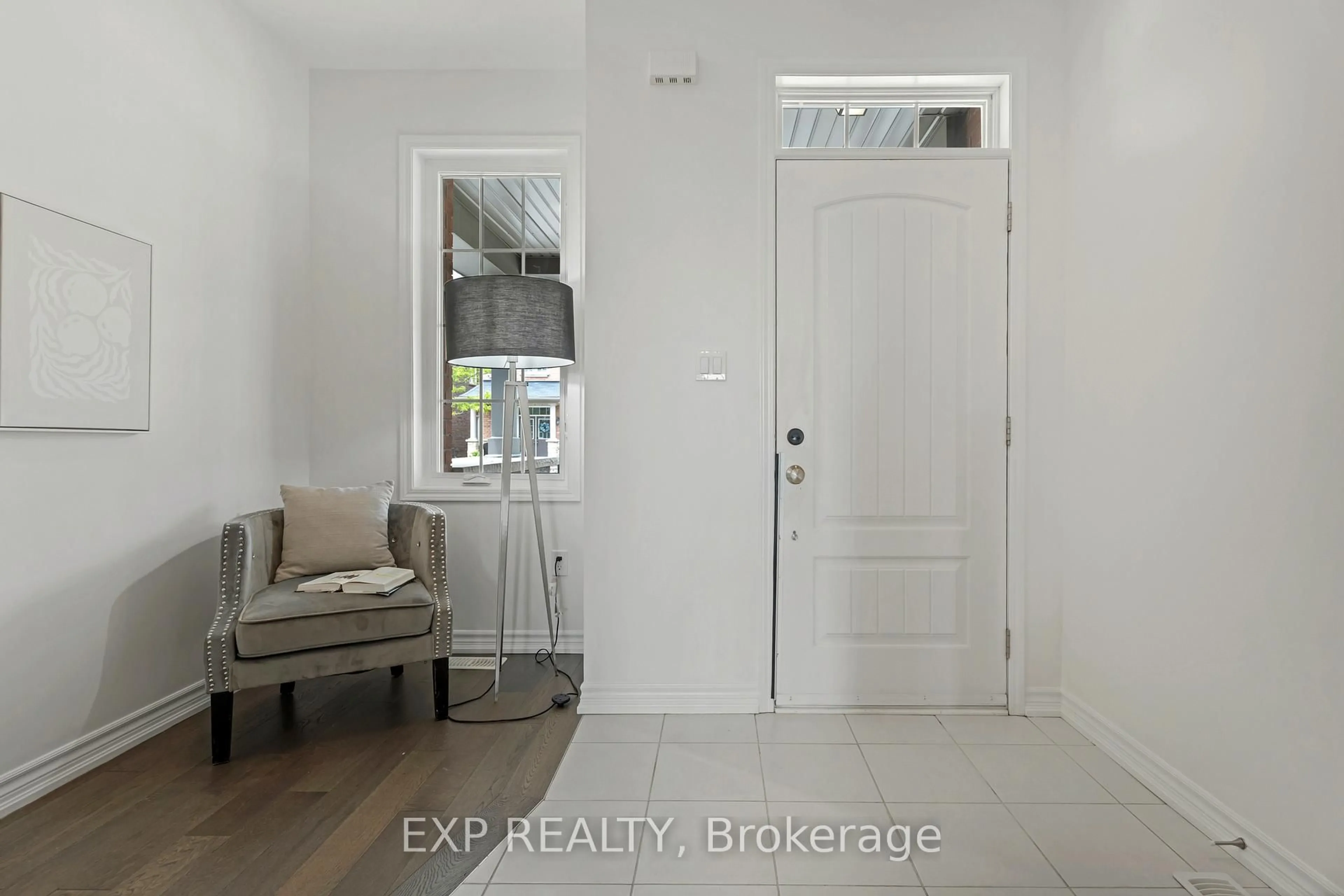 Indoor entryway for 120 Kaitting Tr, Oakville Ontario L6M 5K8