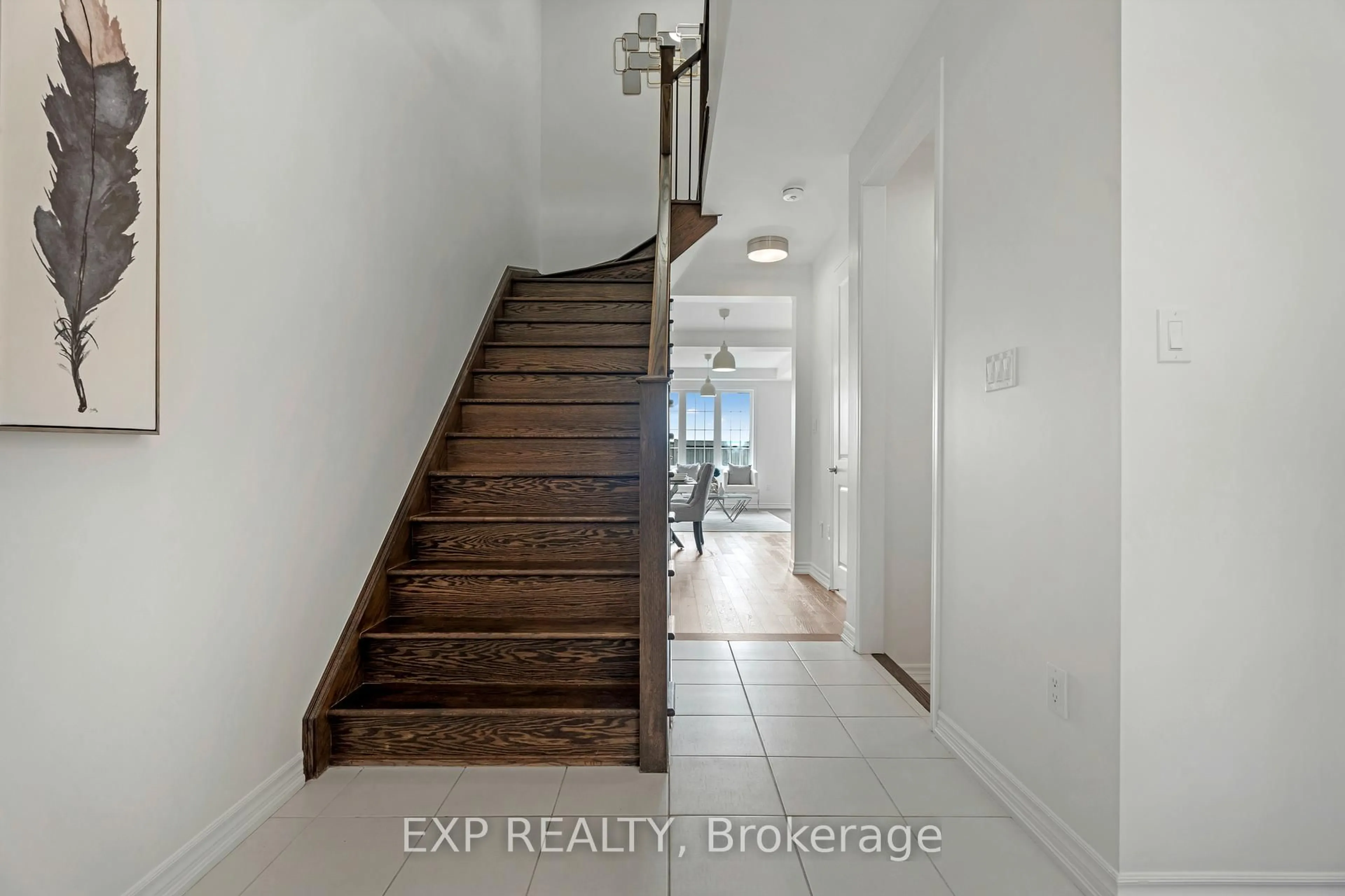 Indoor entryway for 120 Kaitting Tr, Oakville Ontario L6M 5K8