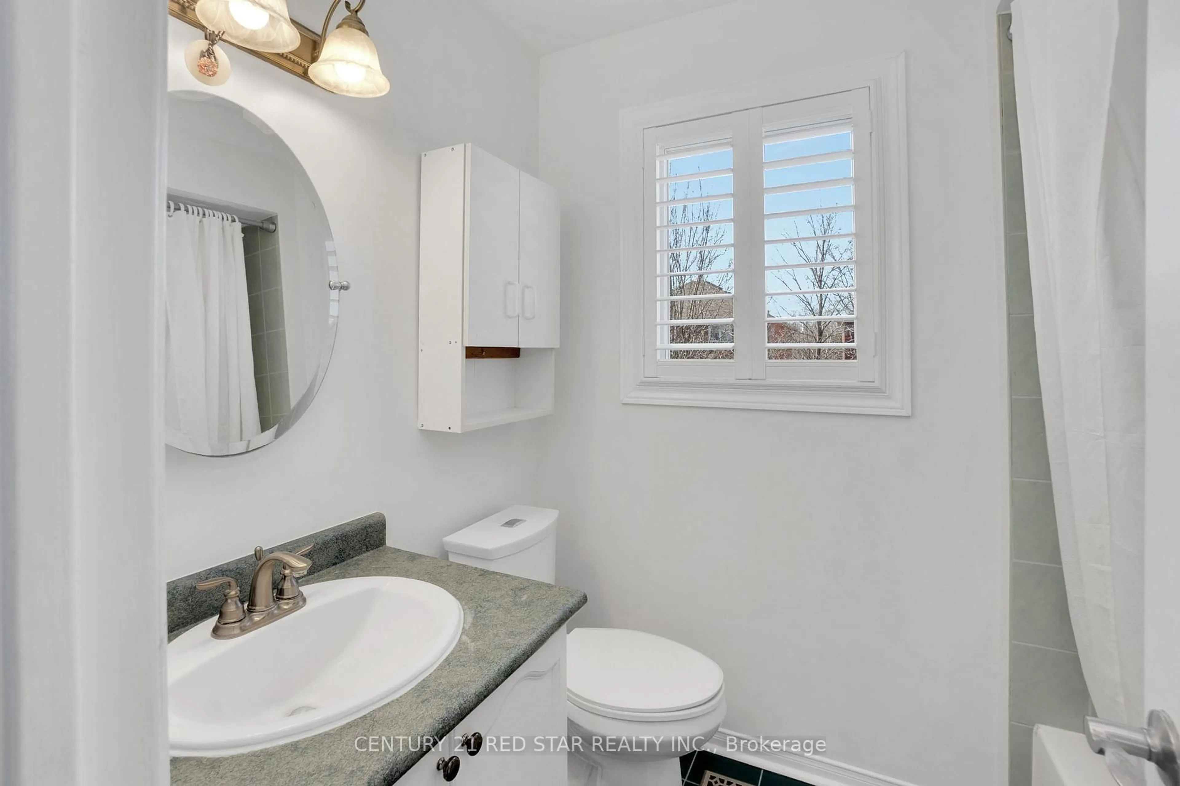 Standard bathroom, ceramic/tile floor for 15247 Argyll Rd, Halton Hills Ontario L7G 5N8