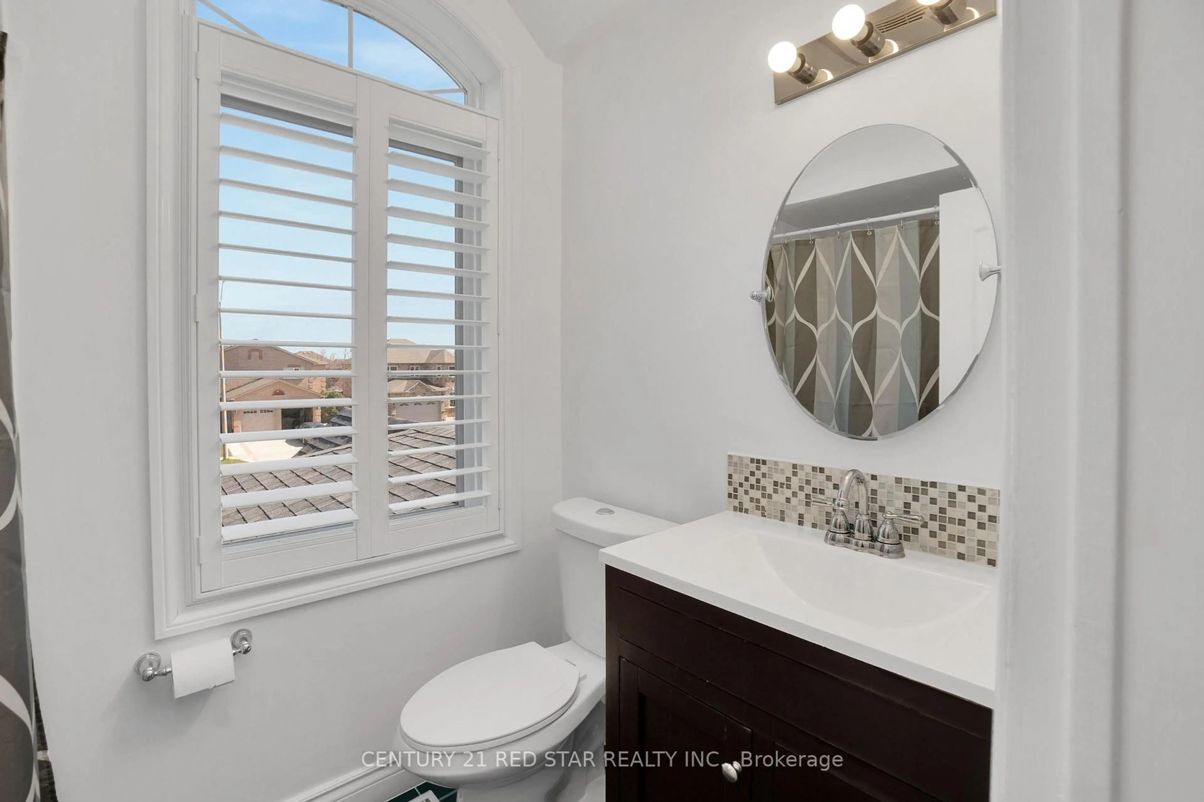 Contemporary bathroom, ceramic/tile floor for 15247 Argyll Rd, Halton Hills Ontario L7G 5N8