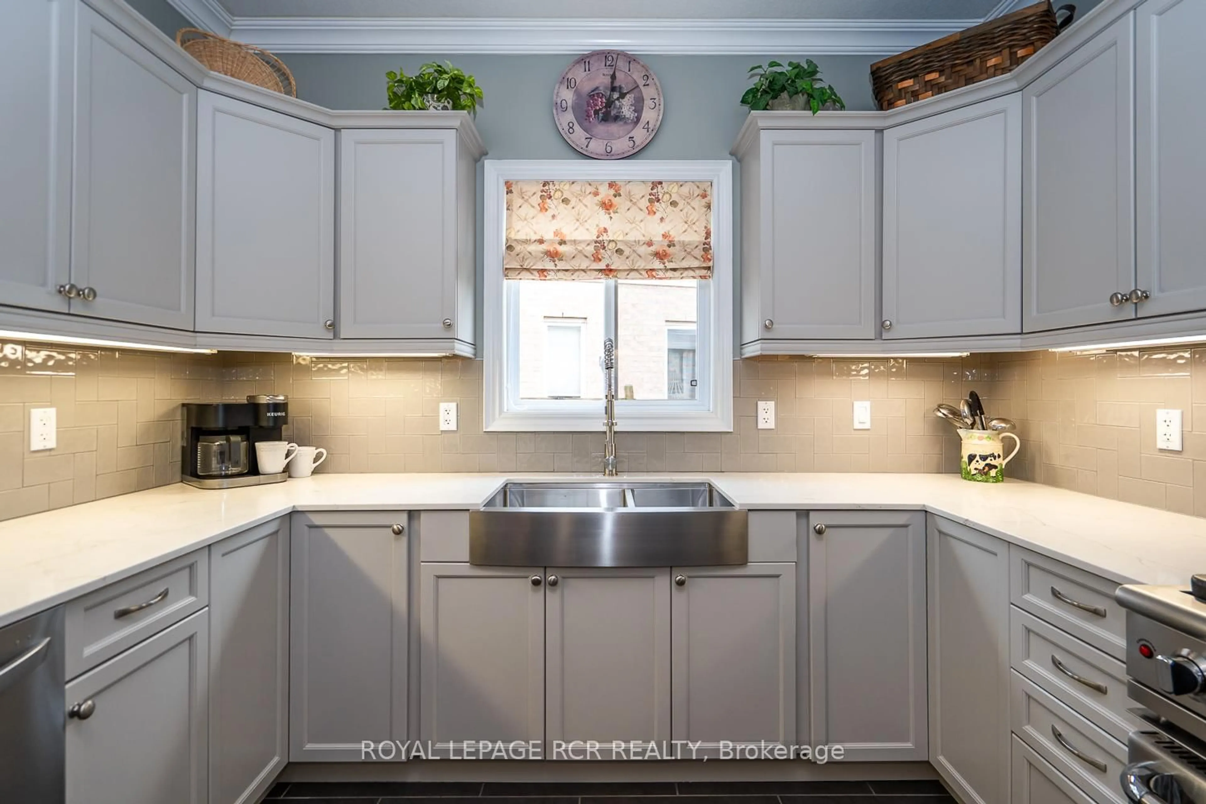 Open concept kitchen, ceramic/tile floor for 39 Dinnick Cres, Orangeville Ontario L9W 0B7