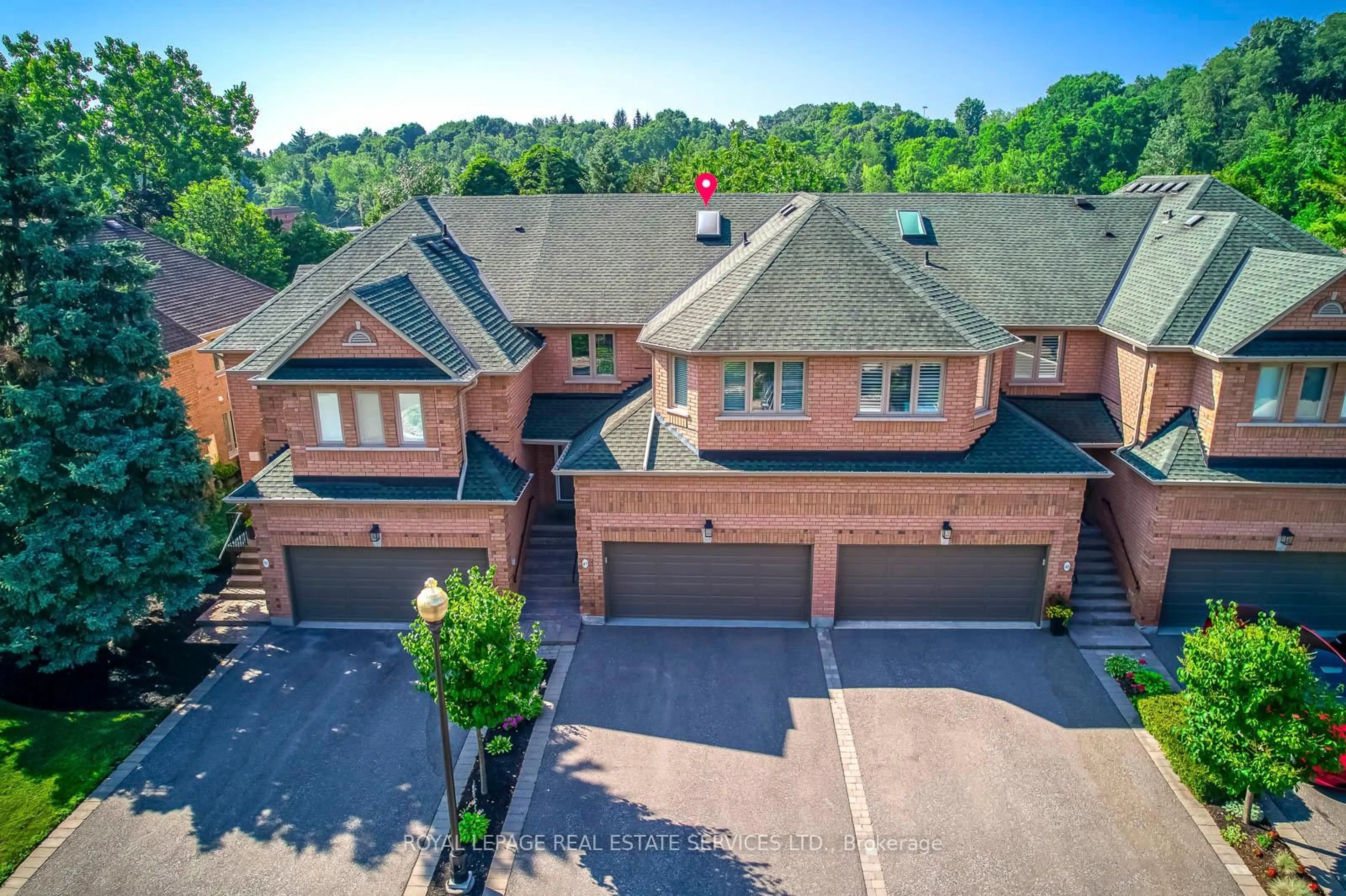 A pic from outside/outdoor area/front of a property/back of a property/a pic from drone, unknown for 1905 Broad Hollow Gate #49, Mississauga Ontario L5L 5X2