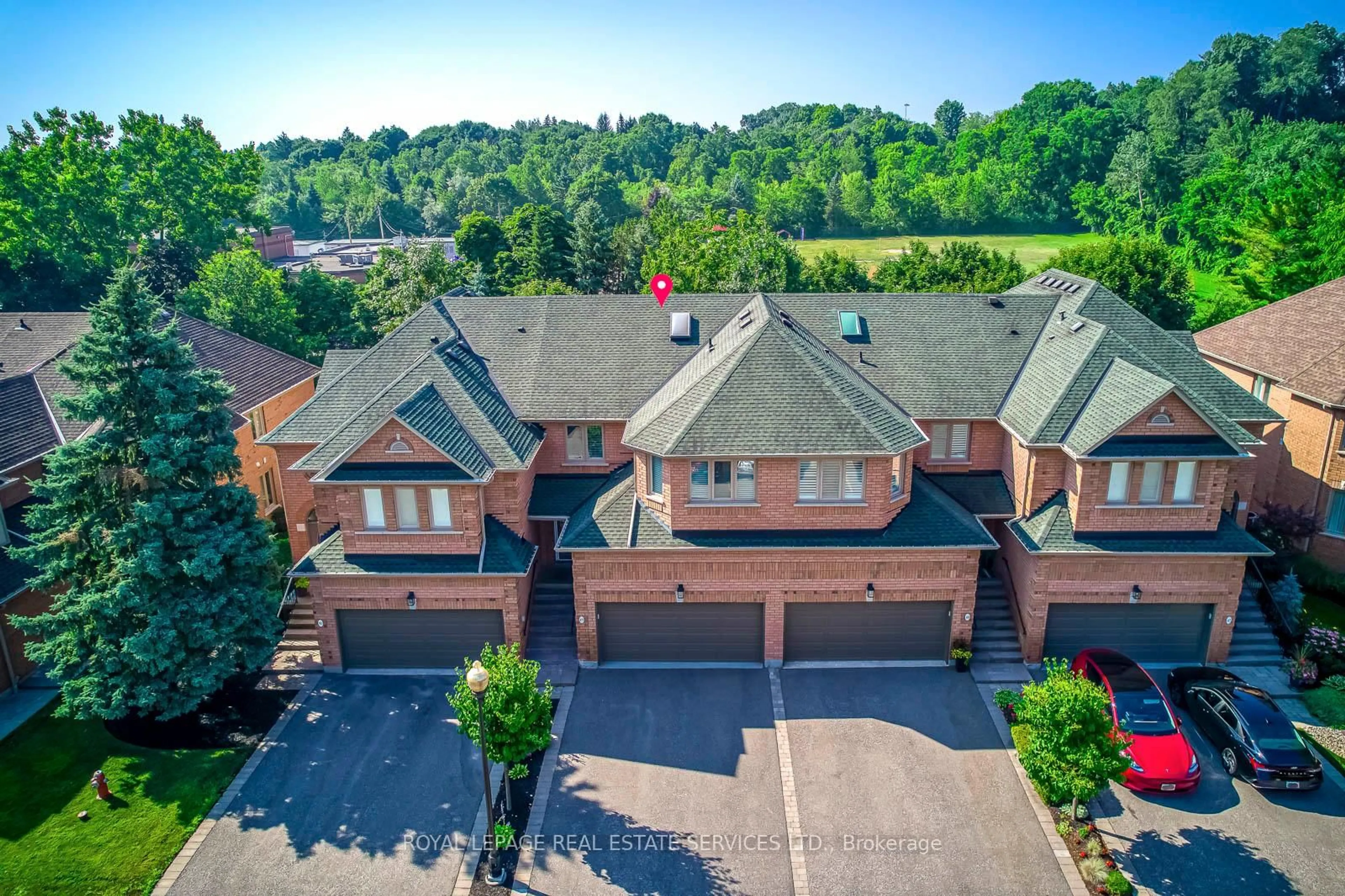A pic from outside/outdoor area/front of a property/back of a property/a pic from drone, unknown for 1905 Broad Hollow Gate #49, Mississauga Ontario L5L 5X2