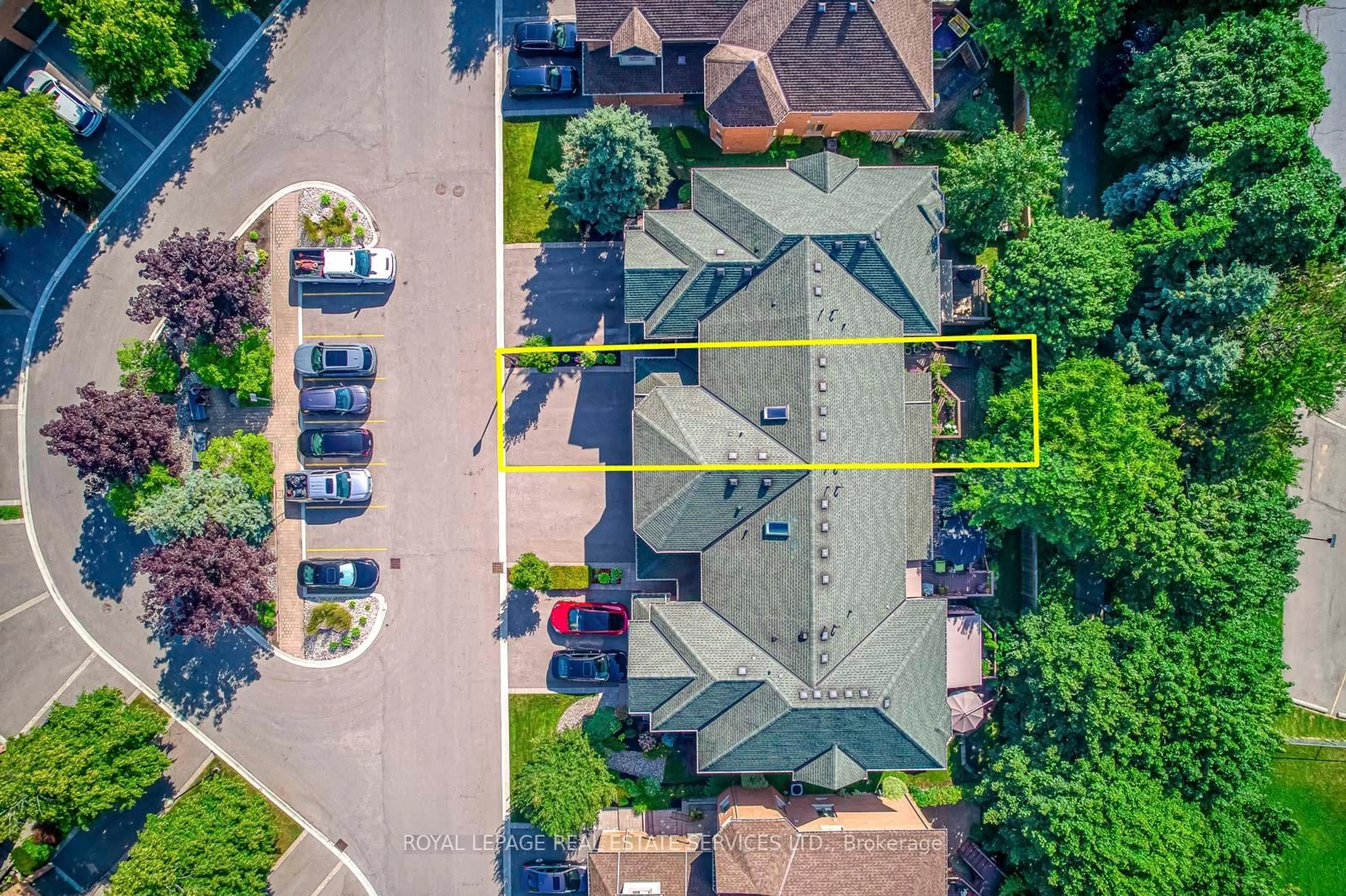 A pic from outside/outdoor area/front of a property/back of a property/a pic from drone, street for 1905 Broad Hollow Gate #49, Mississauga Ontario L5L 5X2