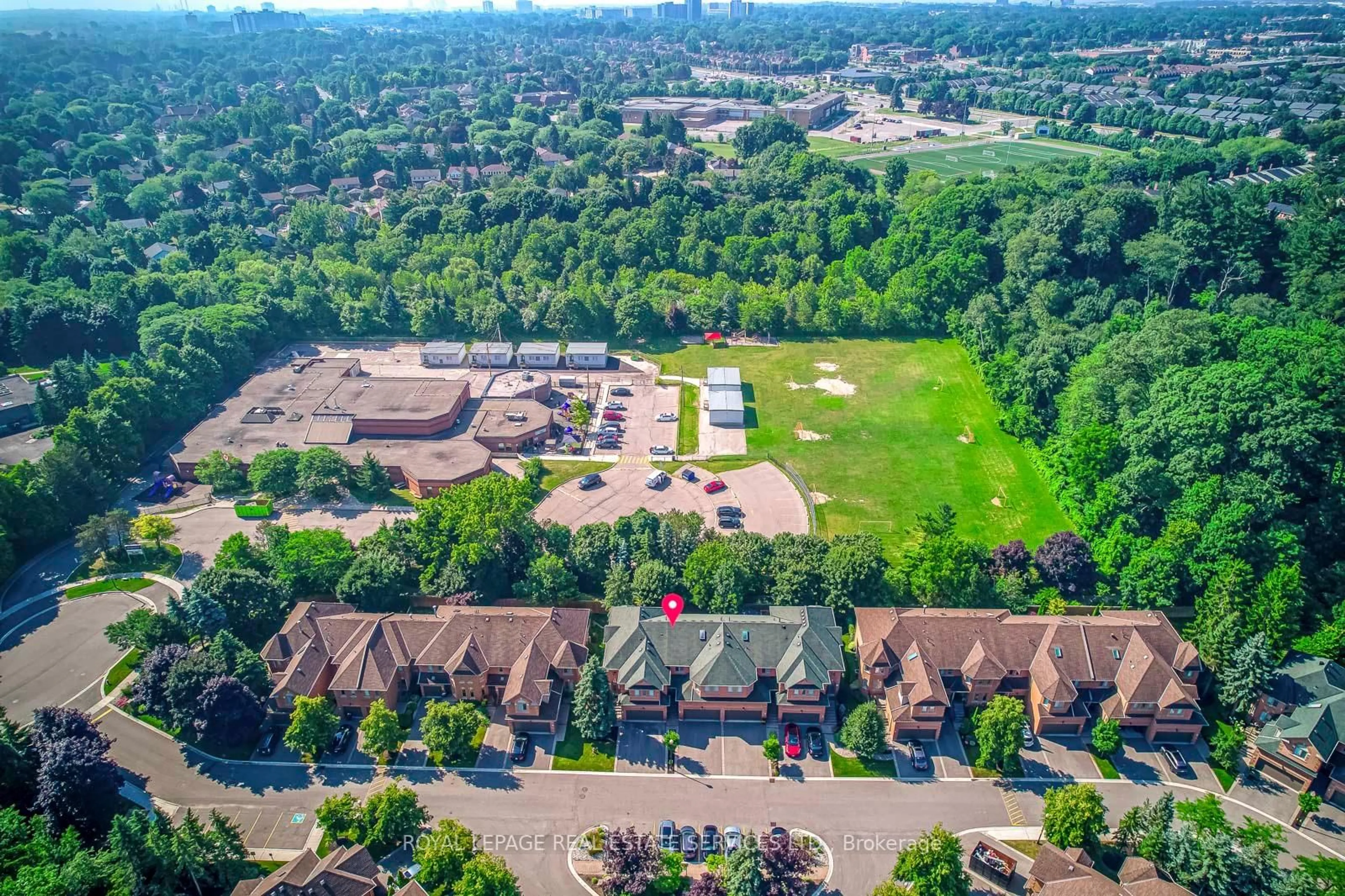 A pic from outside/outdoor area/front of a property/back of a property/a pic from drone, street for 1905 Broad Hollow Gate #49, Mississauga Ontario L5L 5X2