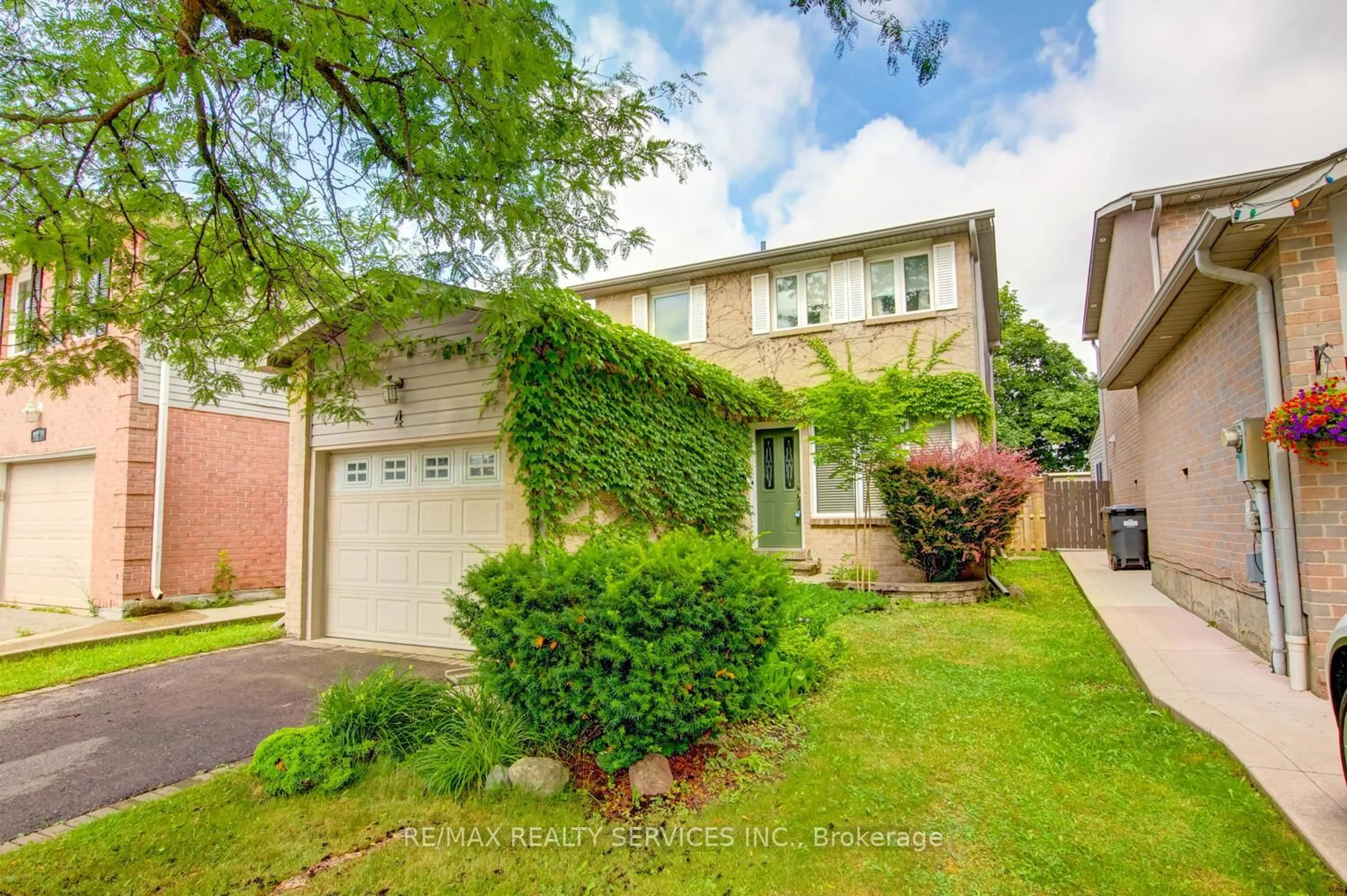 Unknown for 4 Steven Crt, Brampton Ontario L6Z 3A8