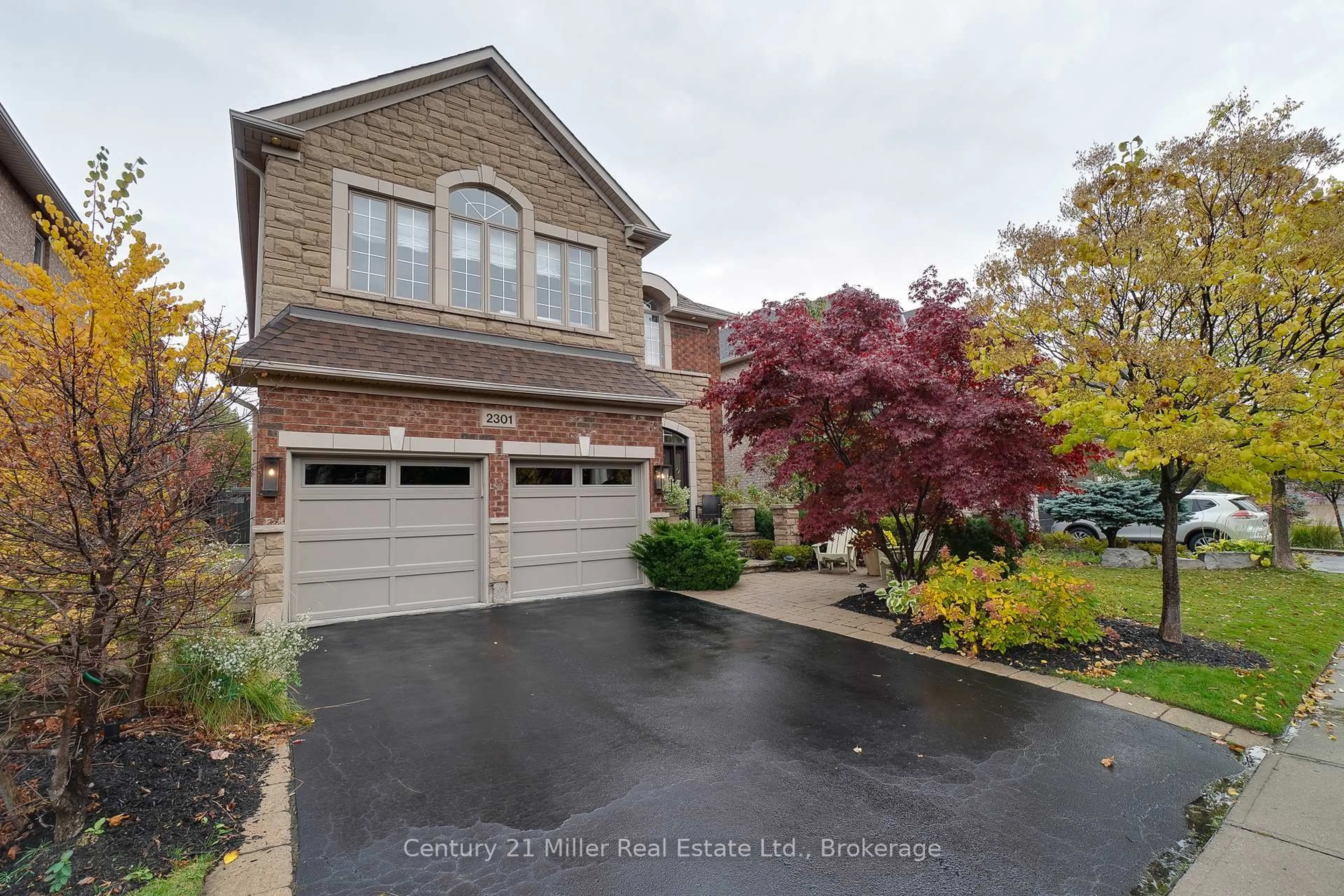 Home with brick exterior material, street for 2301 Hertfordshire Way, Oakville Ontario L6H 7M5