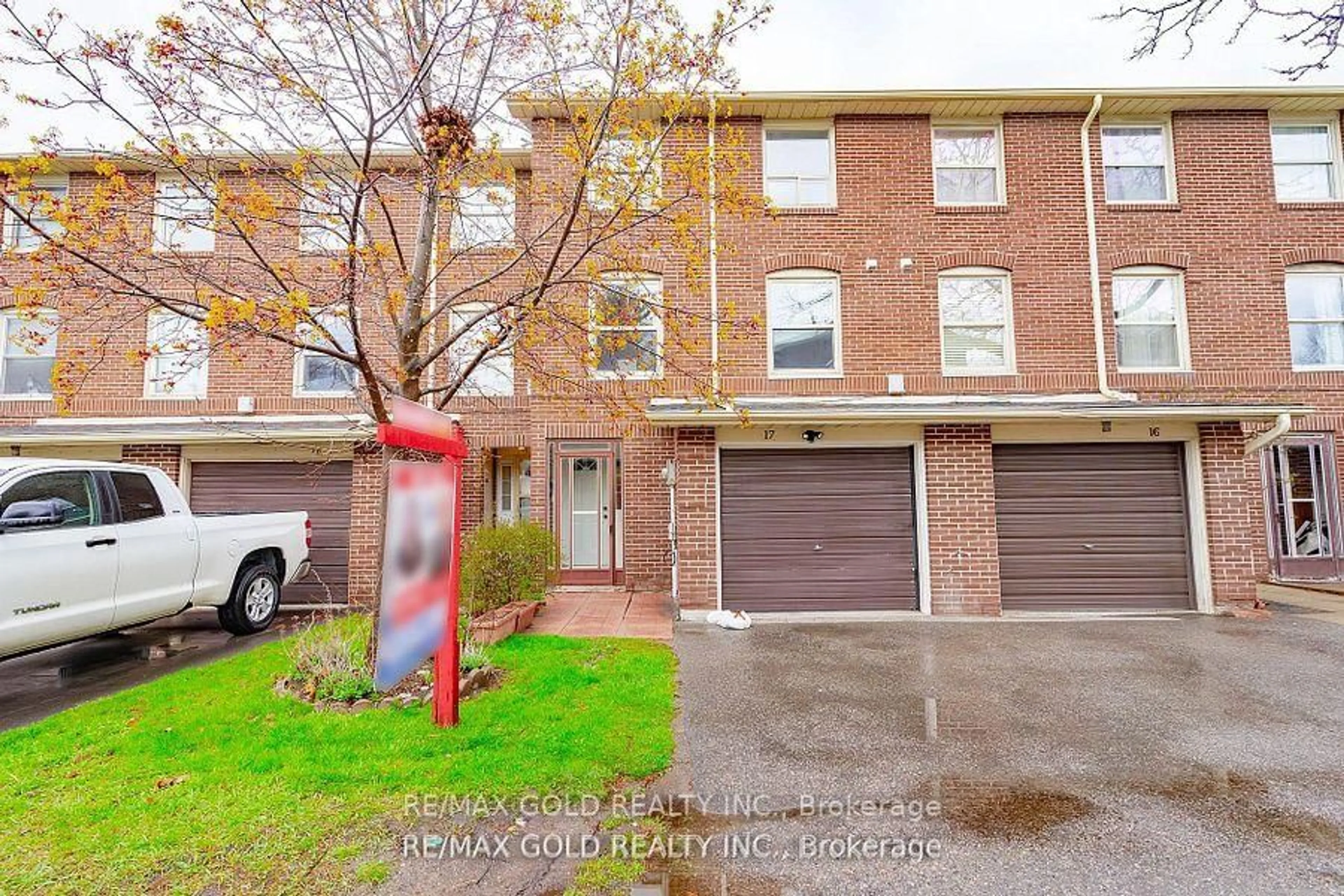 A pic from outside/outdoor area/front of a property/back of a property/a pic from drone, street for 17 Eden Park Dr, Brampton Ontario L6T 3A5