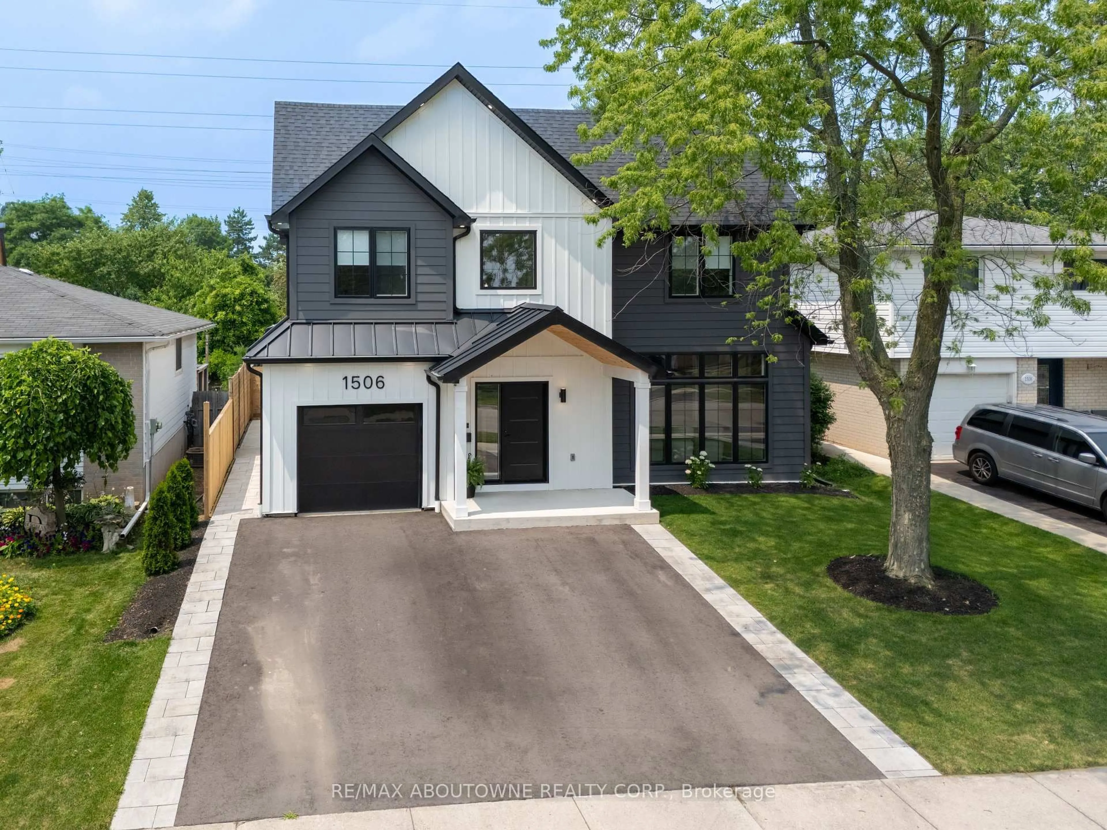 Home with brick exterior material, street for 1506 Newlands Cres, Burlington Ontario L7M 1N9