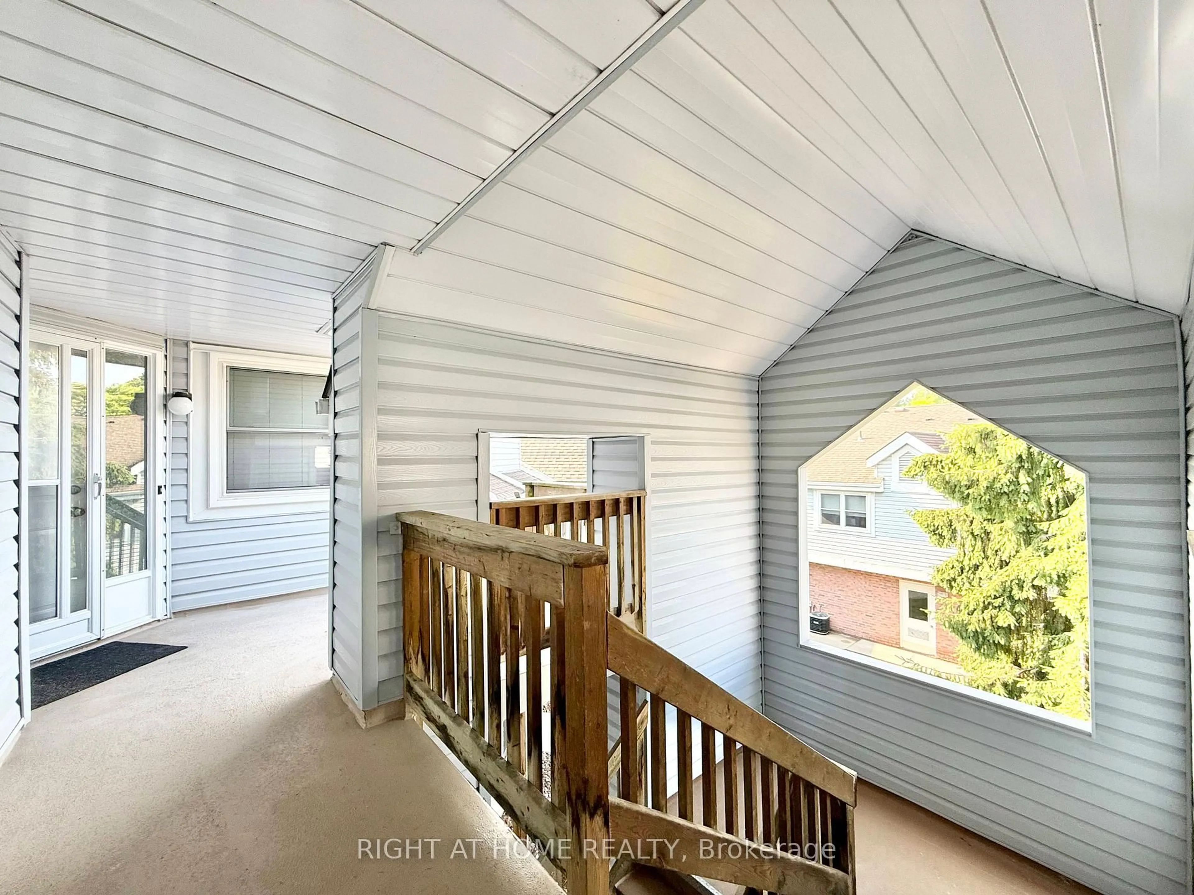 Unknown for 1220 Thorpe Rd #214, Burlington Ontario L7S 2H5