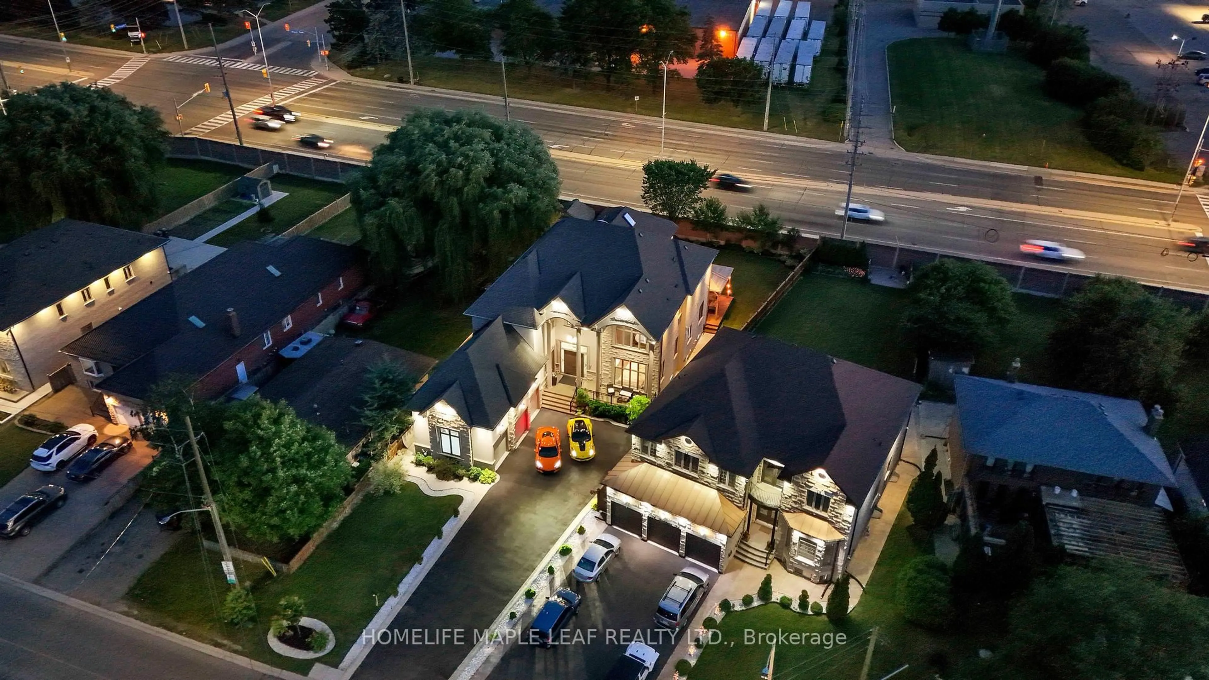 A pic from outside/outdoor area/front of a property/back of a property/a pic from drone, unknown for 7588 Redstone Rd, Mississauga Ontario L4T 2B9