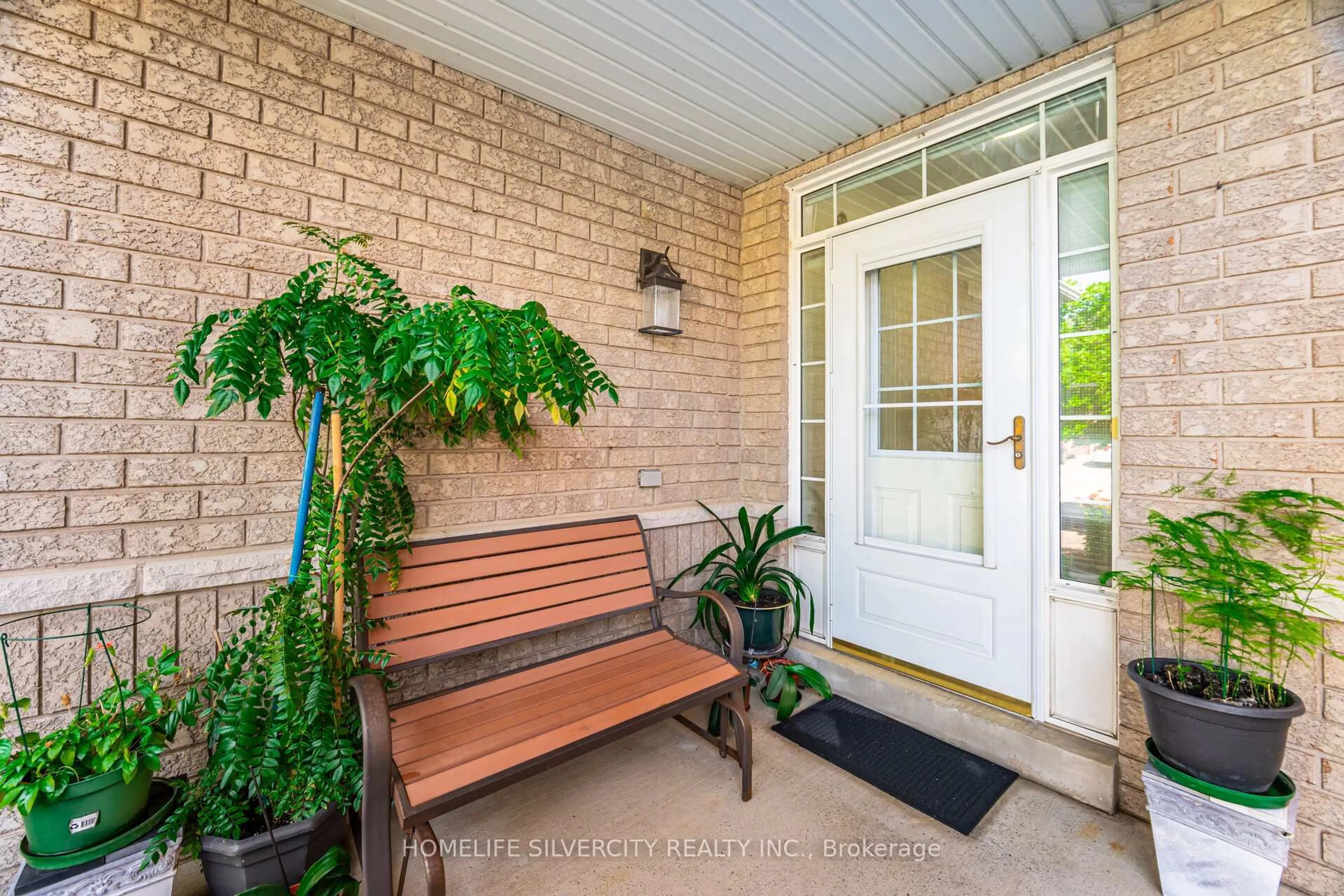Indoor entryway for 31 Rocky Point Cres, Brampton Ontario L6V 4R7
