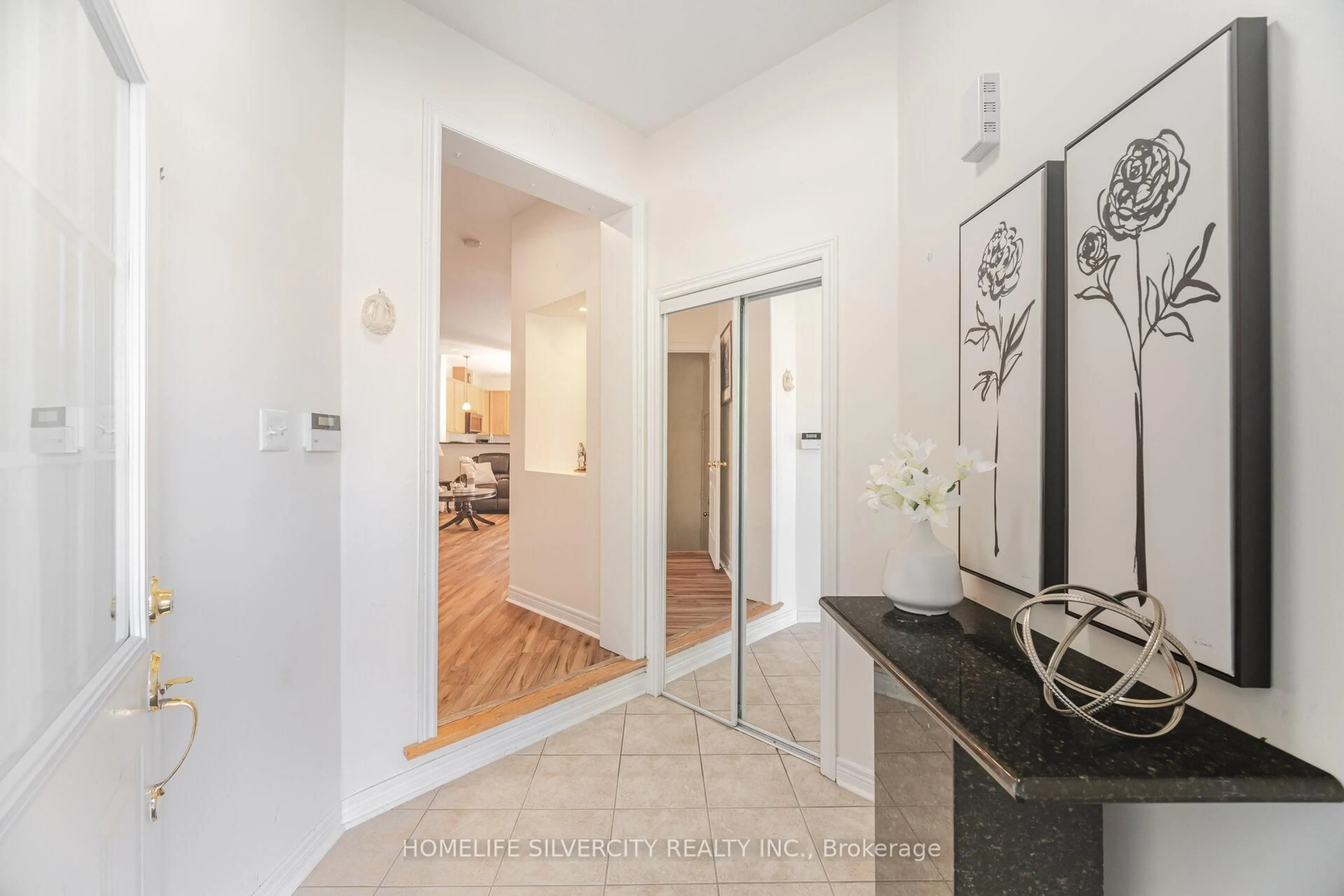 Indoor entryway for 31 Rocky Point Cres, Brampton Ontario L6V 4R7