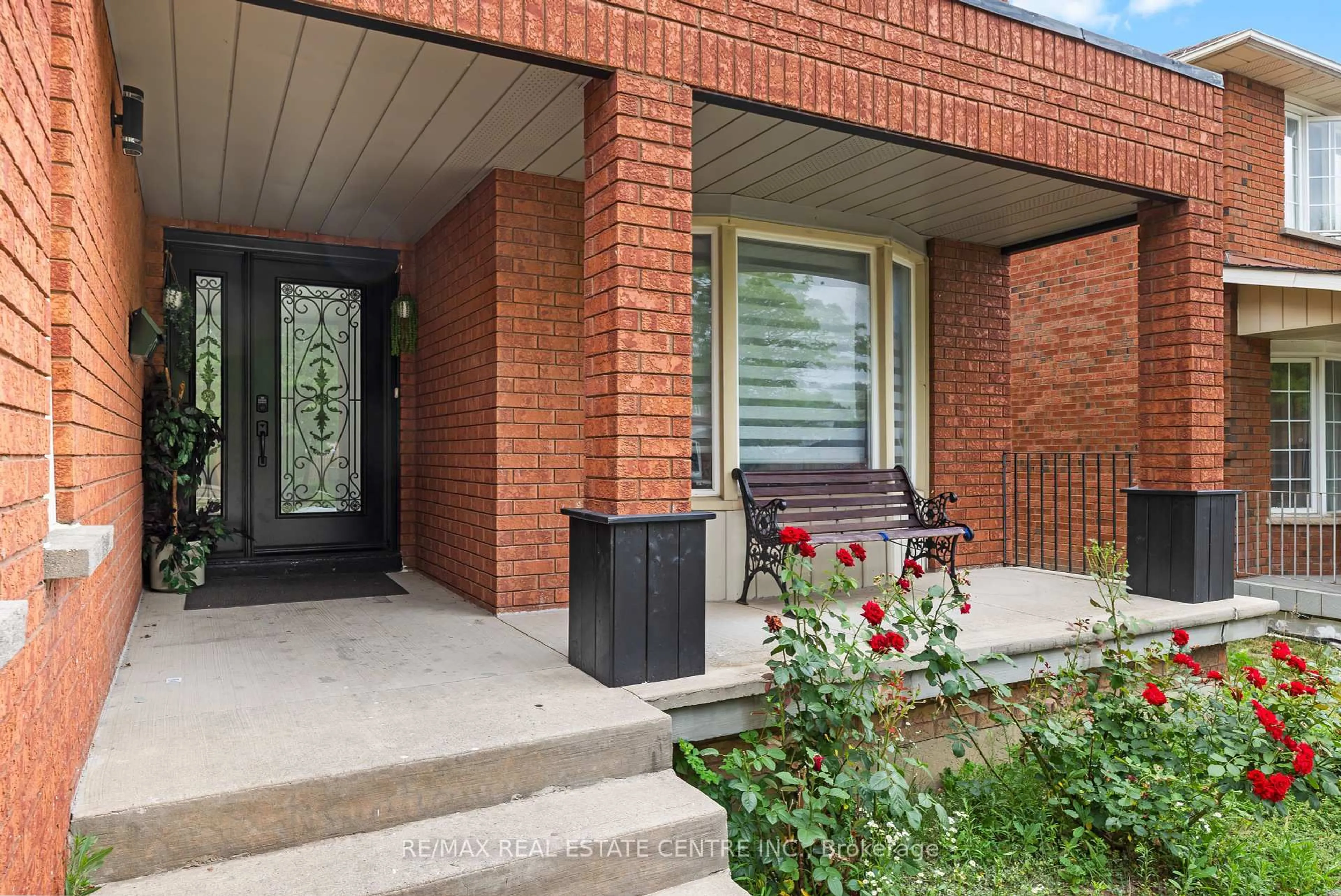 Home with brick exterior material, street for 82 Flowertown Ave, Brampton Ontario L6X 2K7