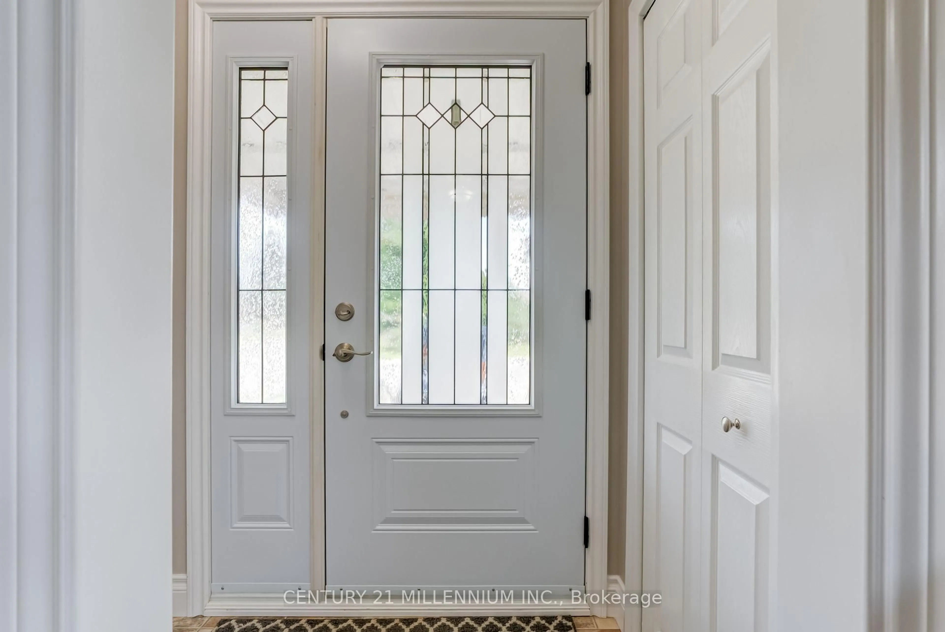 Indoor entryway for 44 Sanford Cres, Brampton Ontario L6X 2C3