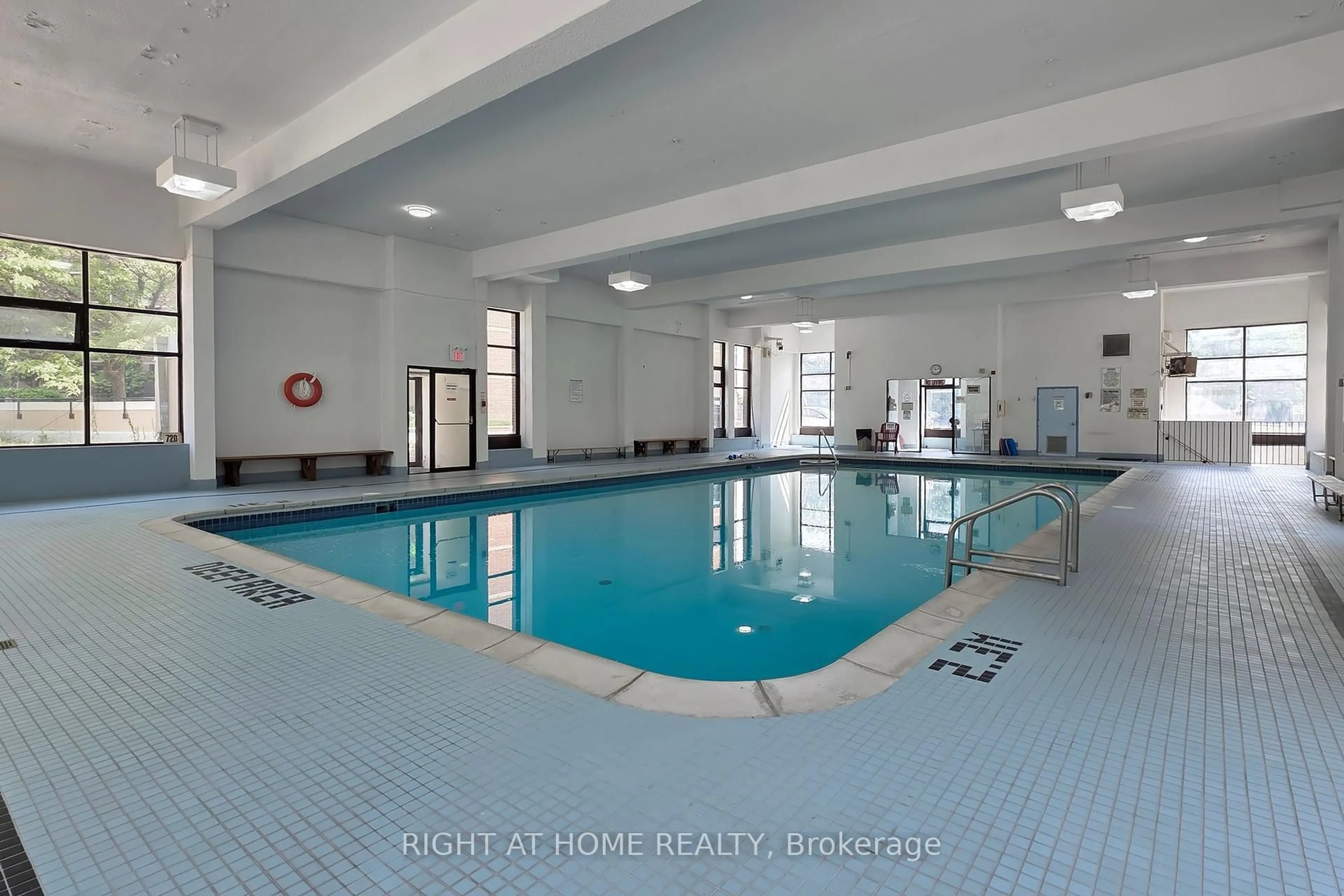Pool for 714 The West Mall Rd #1703, Toronto Ontario M9C 4X1