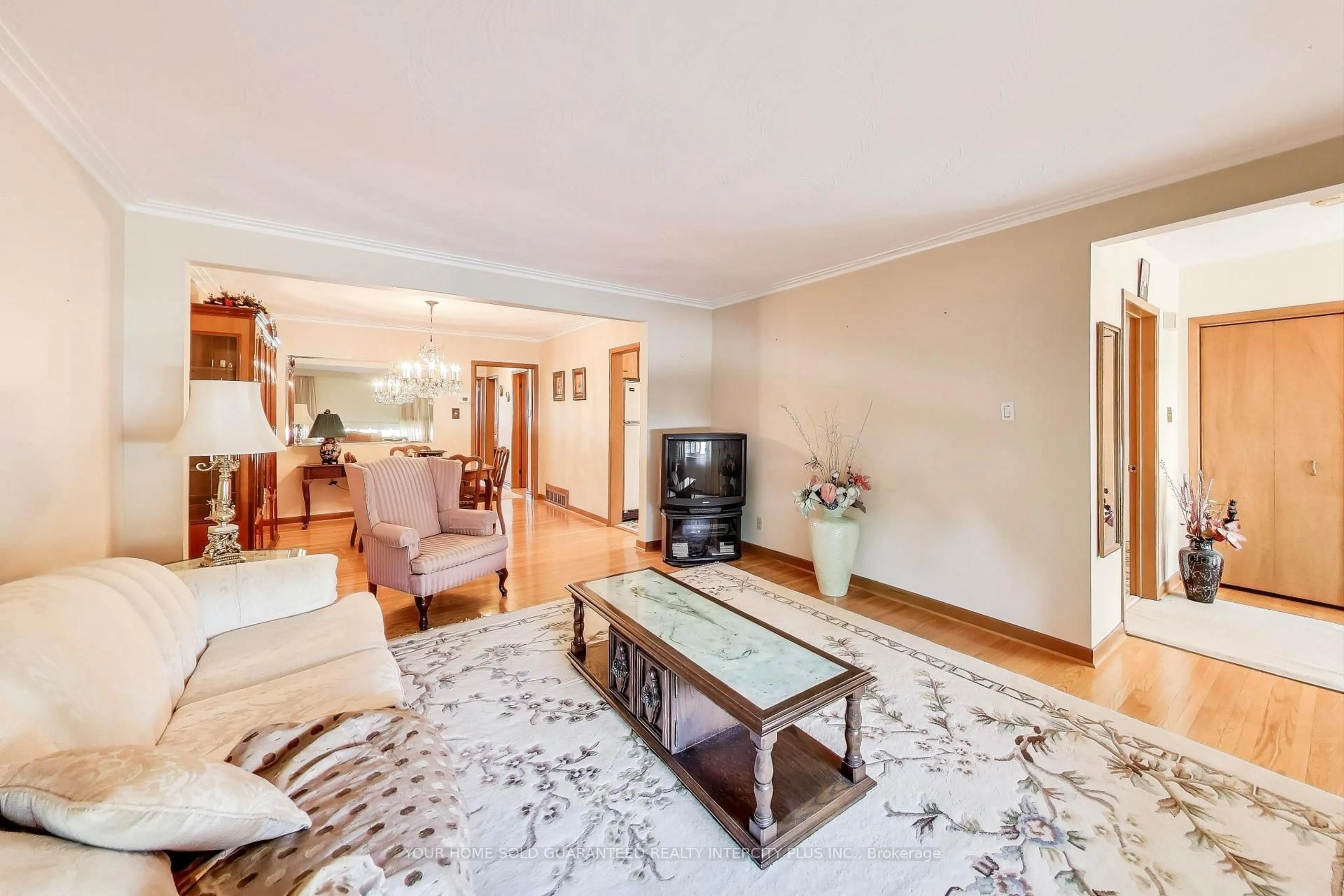Living room with furniture, unknown for 19 Hisey Cres, Toronto Ontario M3N 1T9