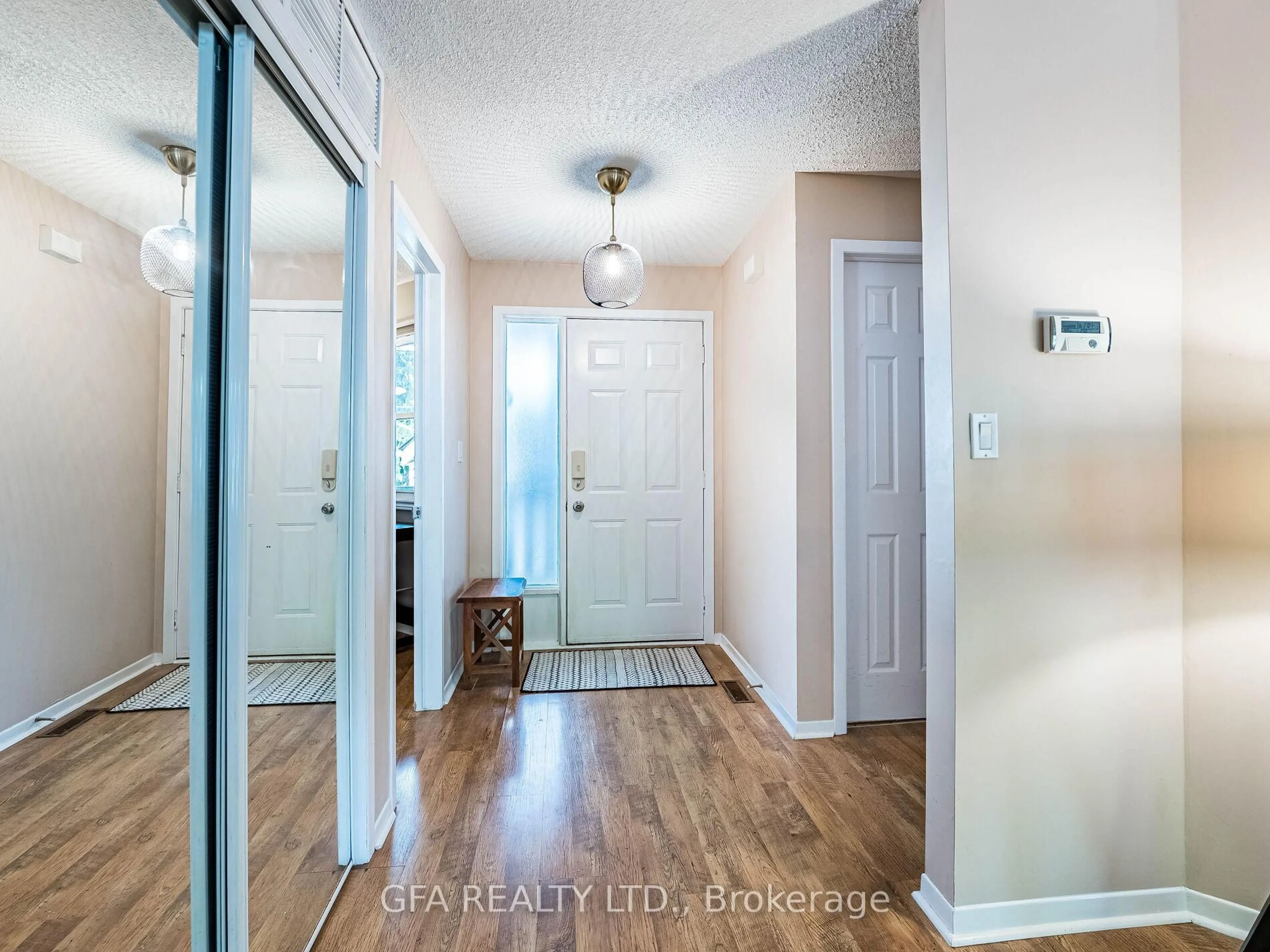 Indoor entryway for 1220 Thorpe Rd #210, Burlington Ontario L7S 2H5