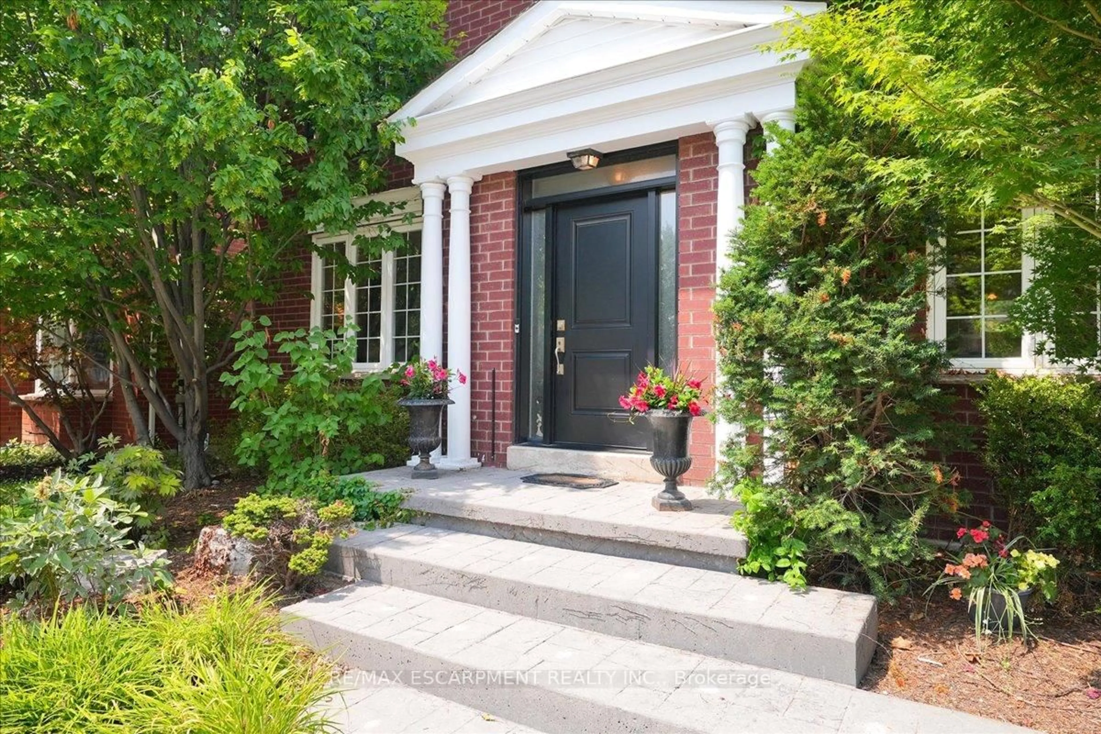 Home with brick exterior material, street for 105 River Glen Blvd, Oakville Ontario L6H 5Z5