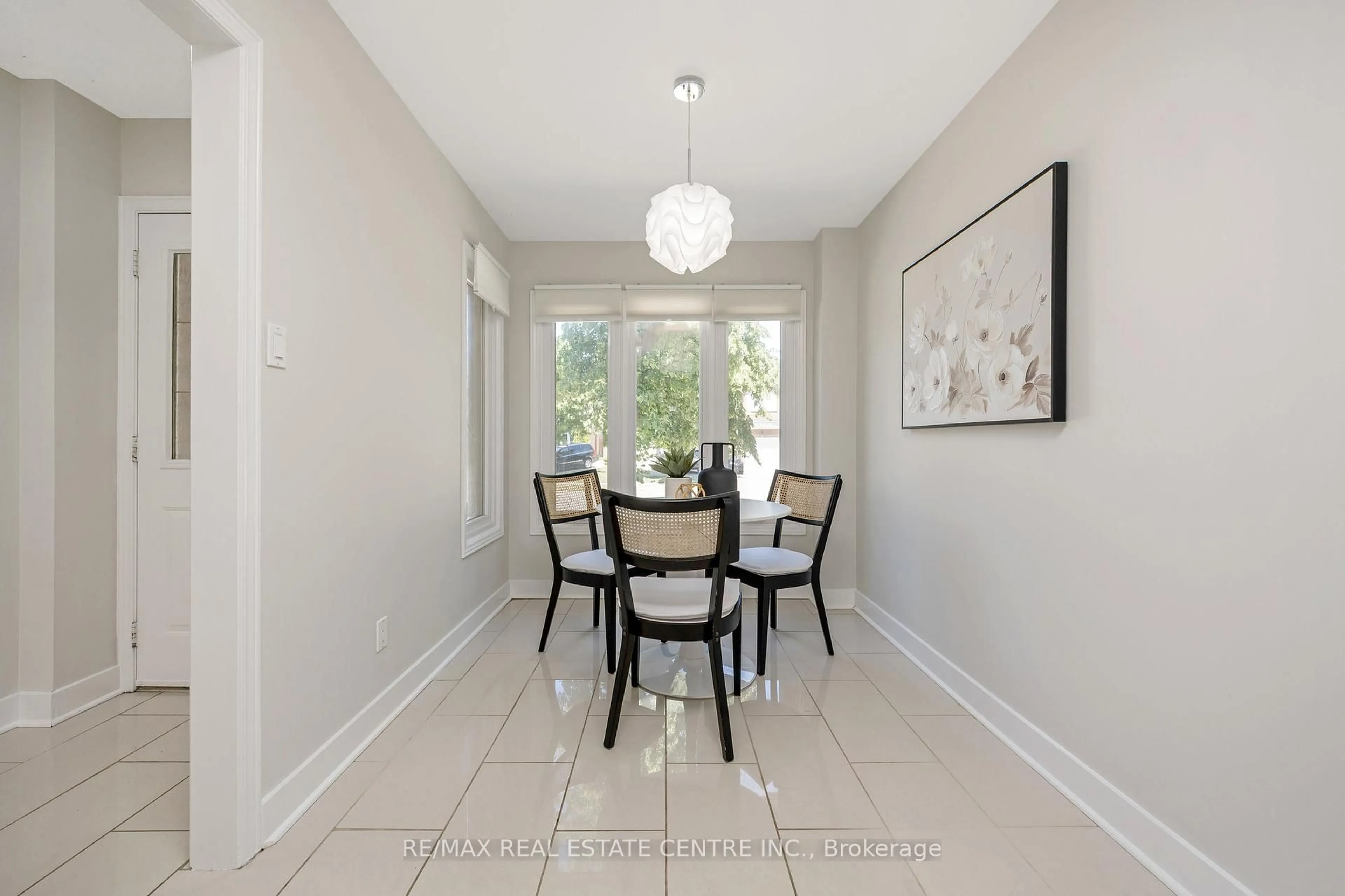 Dining room, ceramic/tile floor for 1120 Gable Dr, Oakville Ontario L6J 7R3
