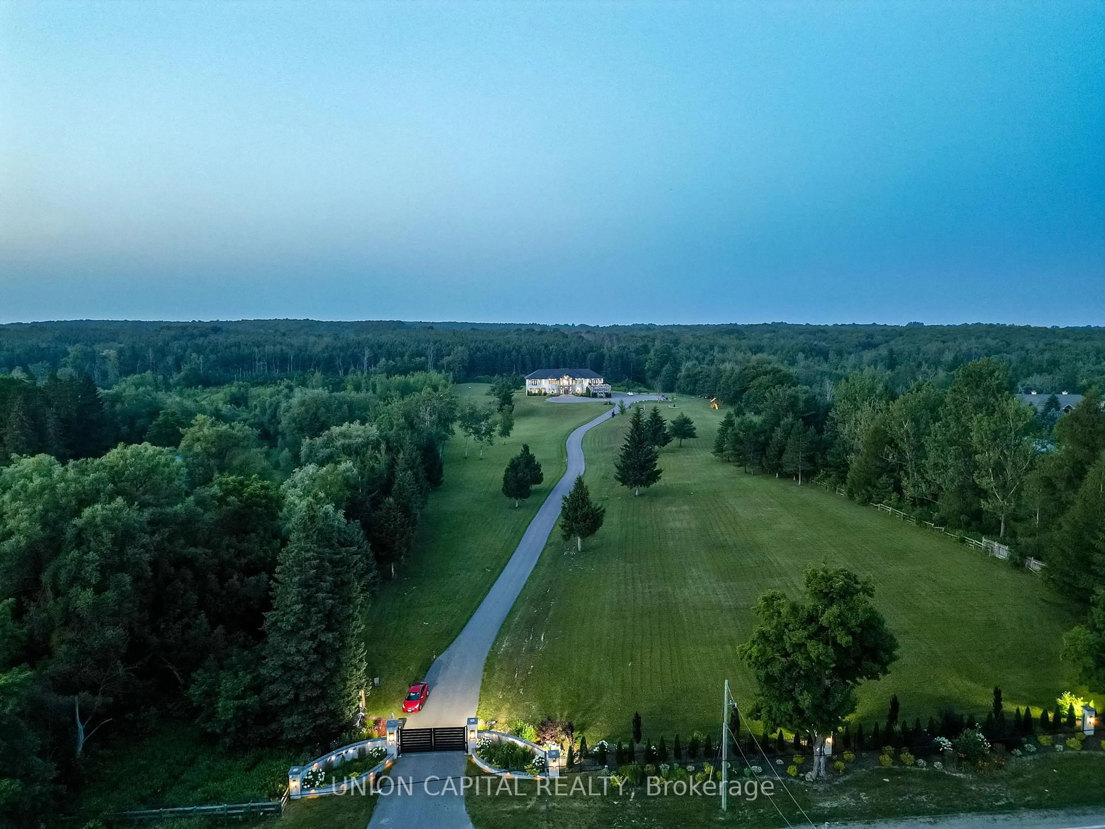 A pic from outside/outdoor area/front of a property/back of a property/a pic from drone, unknown for 16033 Mississauga Rd, Caledon Ontario L7C 1X8