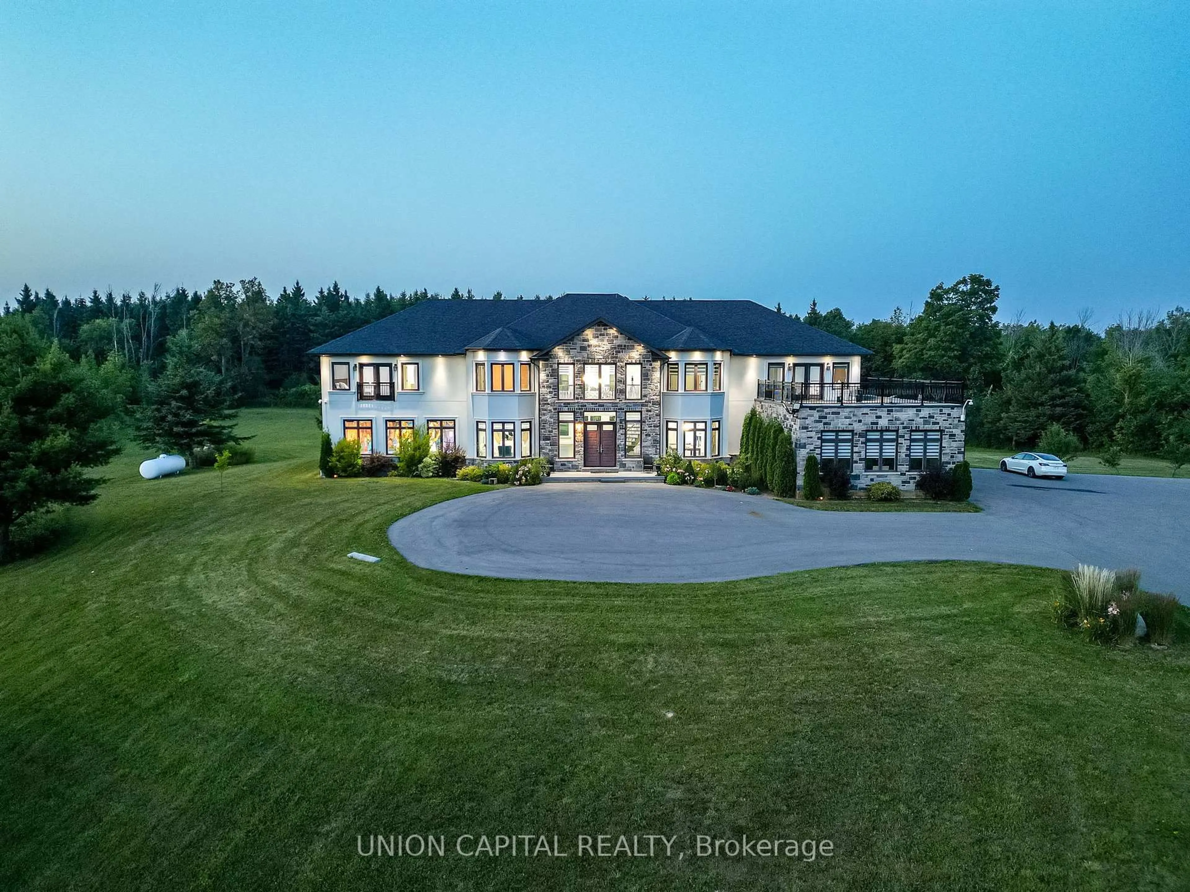 A pic from outside/outdoor area/front of a property/back of a property/a pic from drone, unknown for 16033 Mississauga Rd, Caledon Ontario L7C 1X8