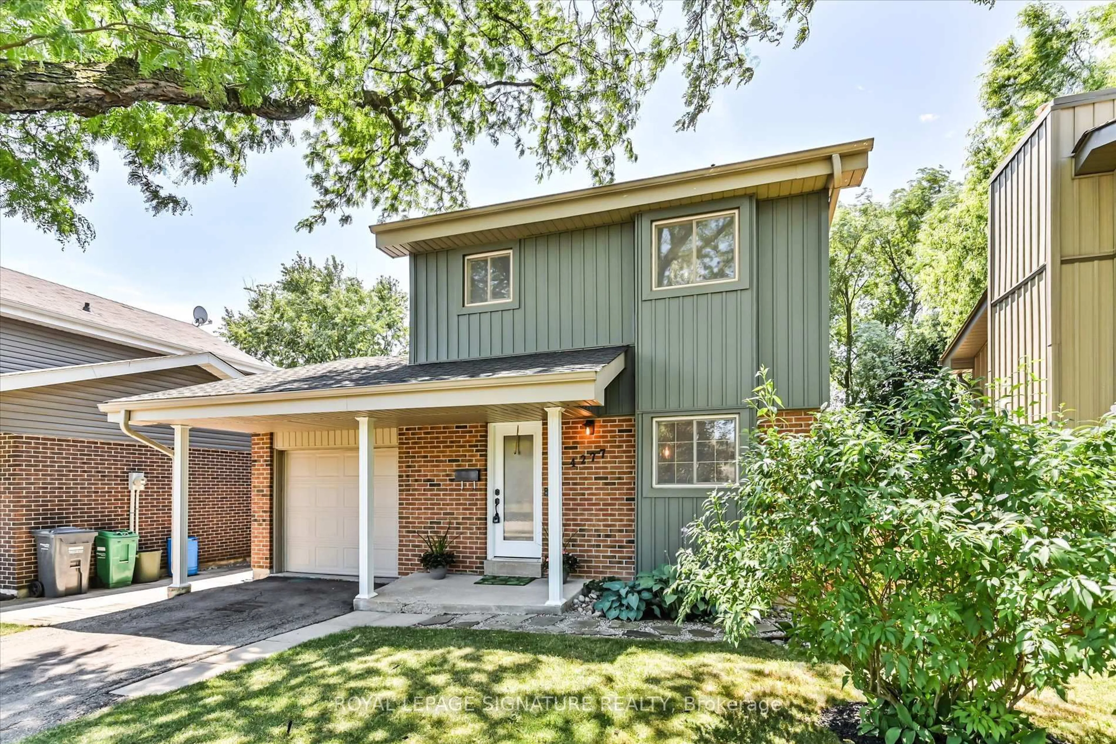 Home with brick exterior material, street for 4277 Jefton Cres, Mississauga Ontario L5L 1Z2