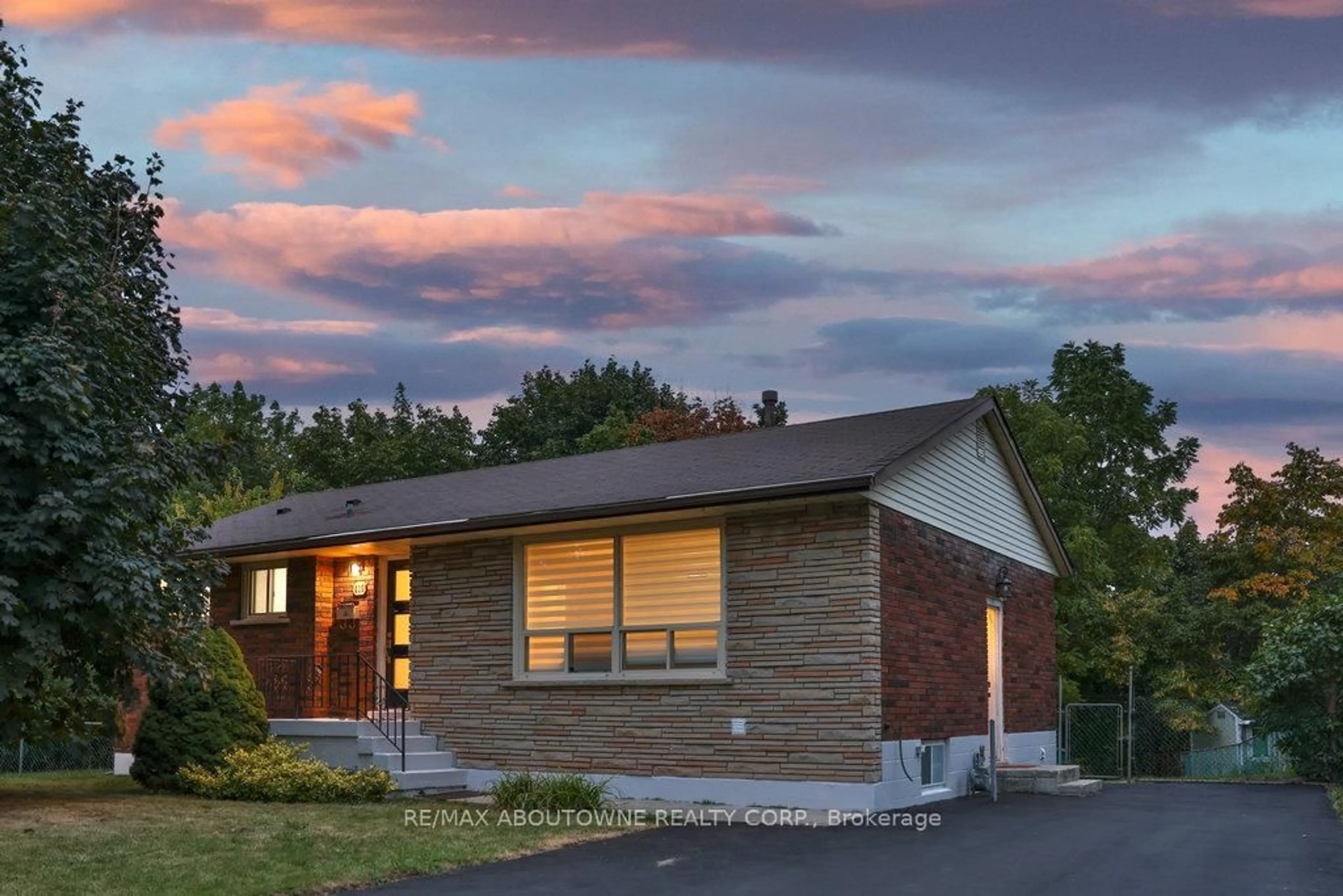 Home with brick exterior material, unknown for 419 Erindale Dr, Burlington Ontario L7L 4T3