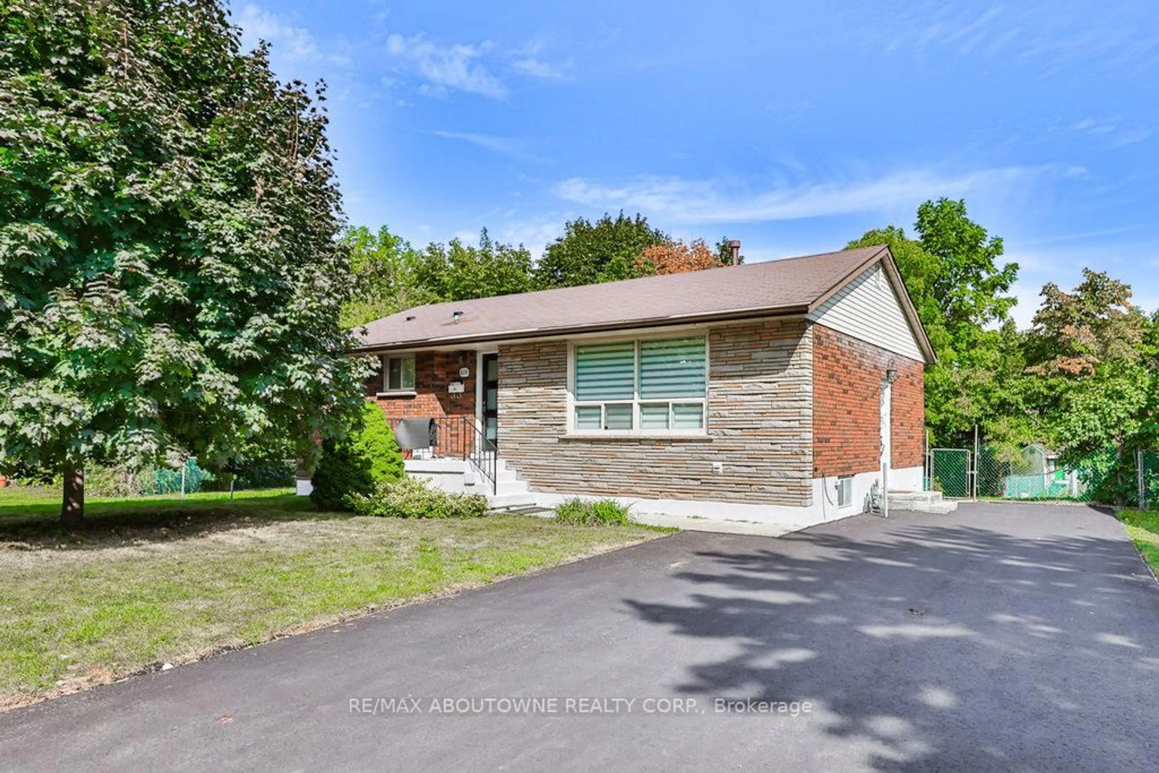Home with brick exterior material, street for 419 Erindale Dr, Burlington Ontario L7L 4T3