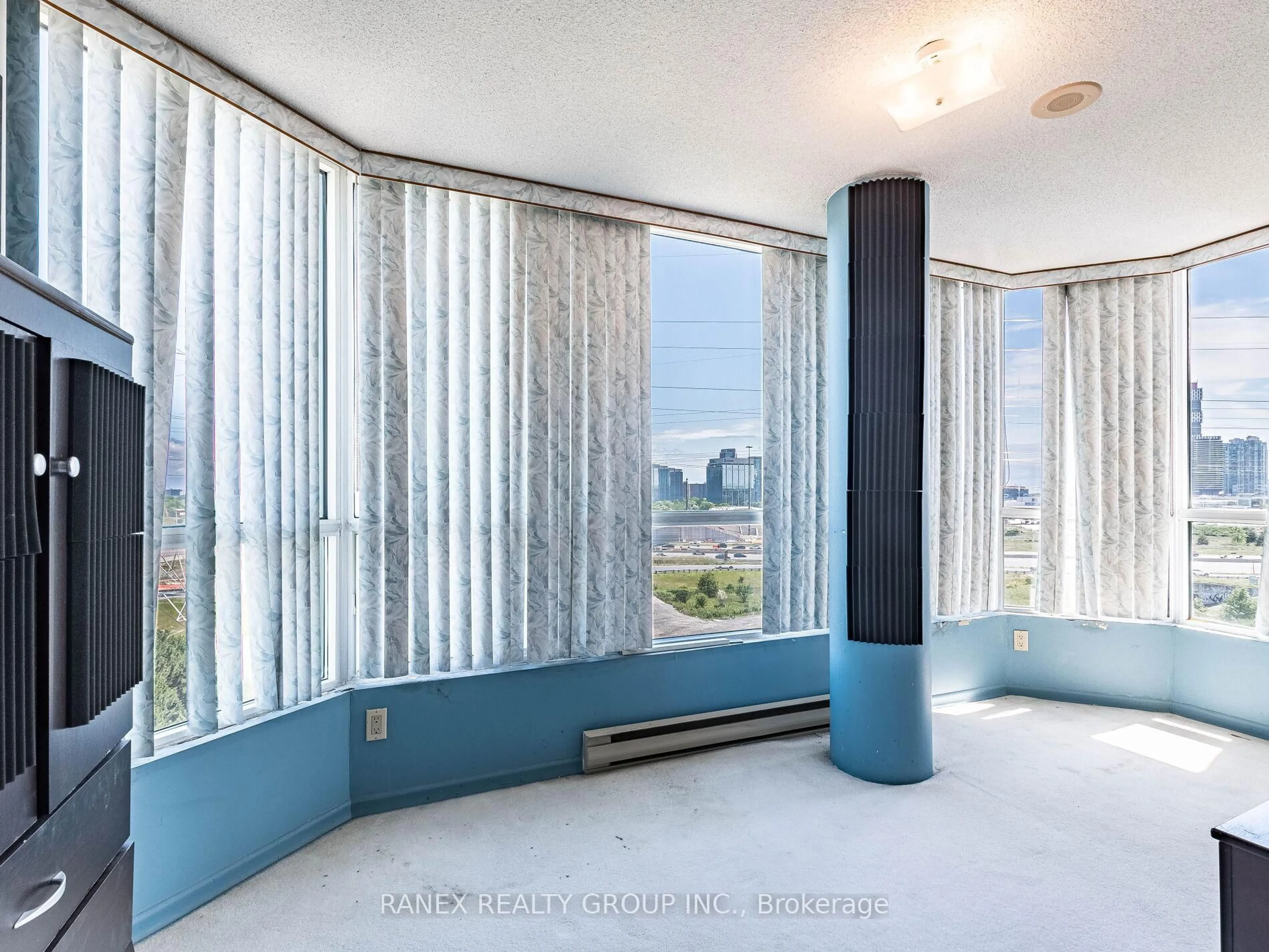 A pic of a room for 4460 Tucana Crt #704, Mississauga Ontario L5R 3K9