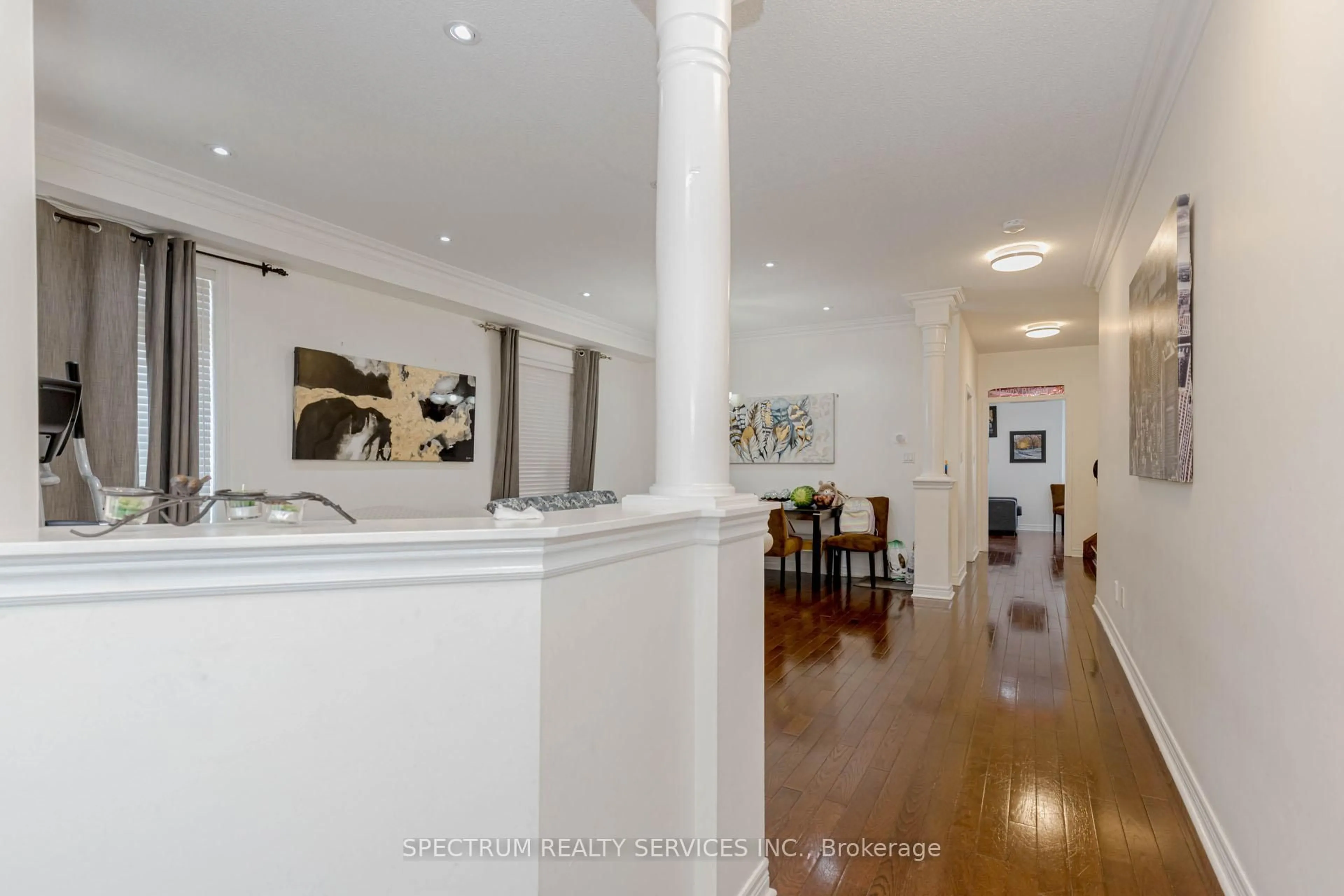 Indoor foyer for 22 Ungava Bay Rd, Brampton Ontario L6R 3M5