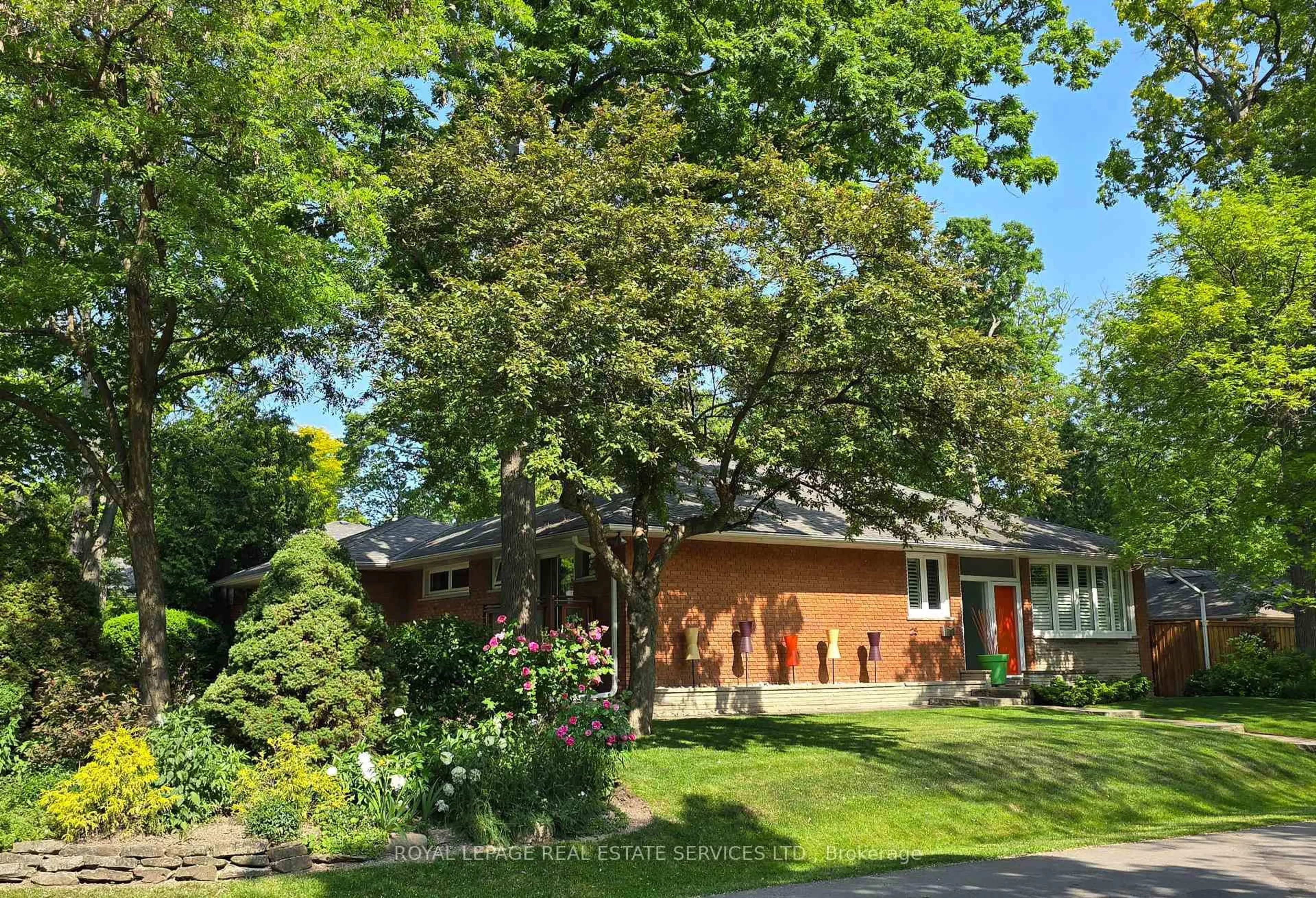 A pic from outside/outdoor area/front of a property/back of a property/a pic from drone, unknown for 25 Ashford Dr, Toronto Ontario M9B 5X1