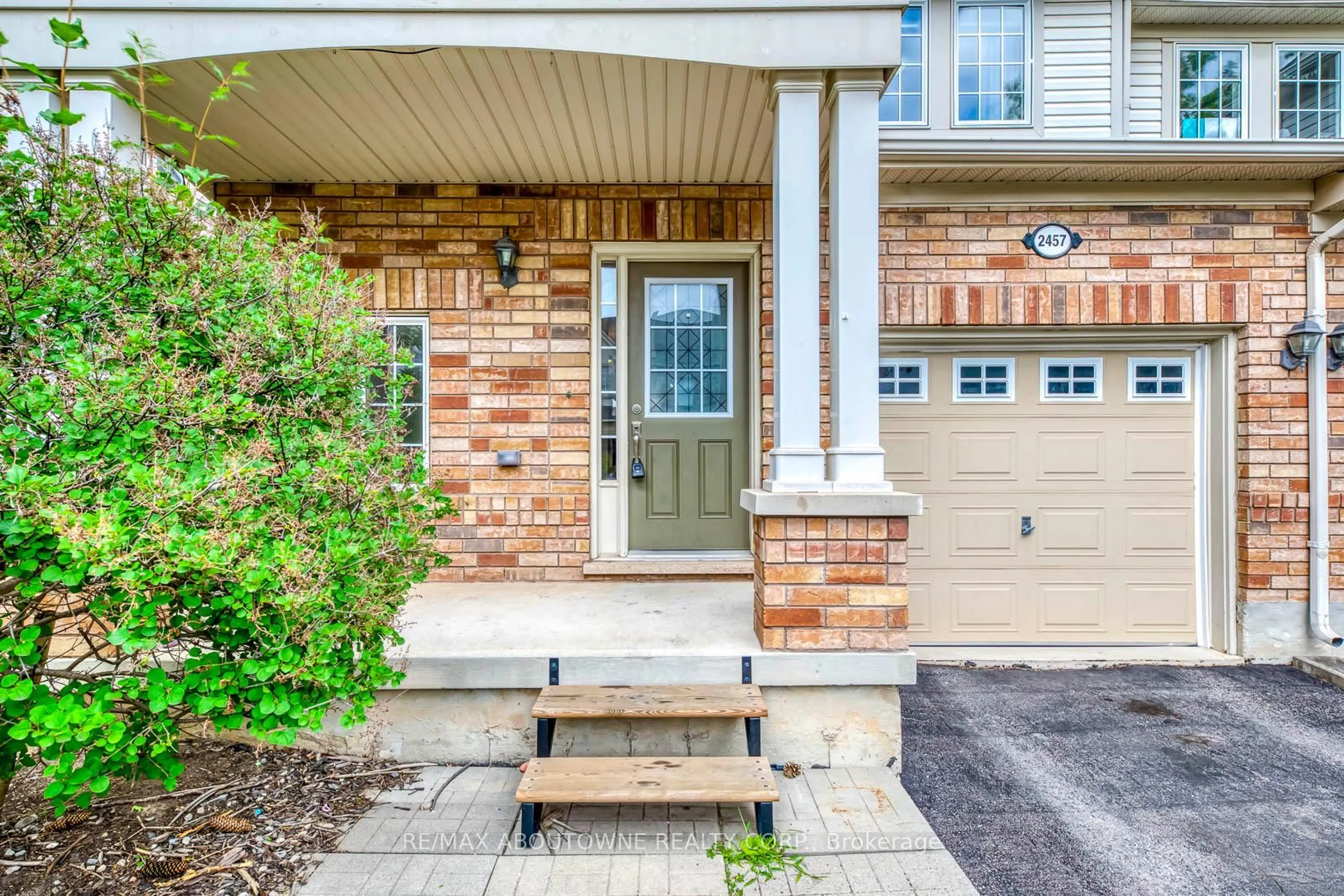 Unknown for 2457 Springforest Dr, Oakville Ontario L6M 0A1