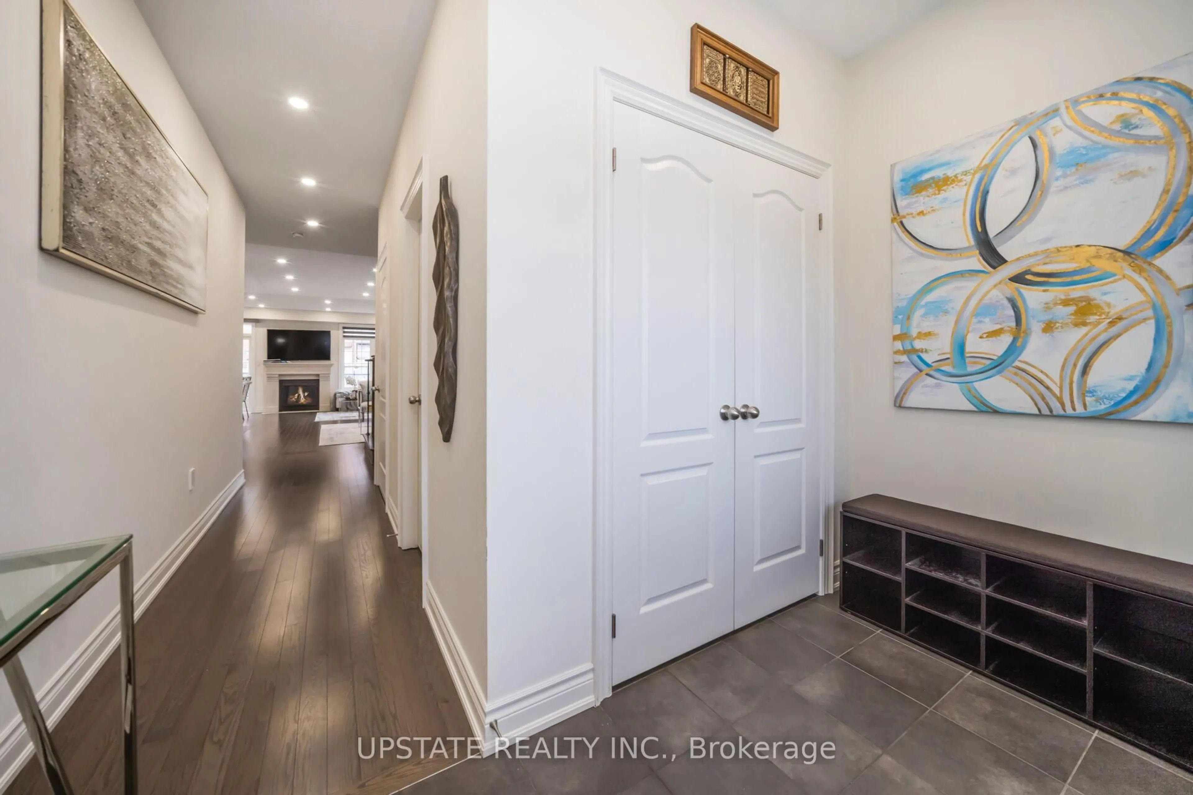 Indoor entryway for 38 Rising Hill Rdge, Brampton Ontario L6Y 6B5