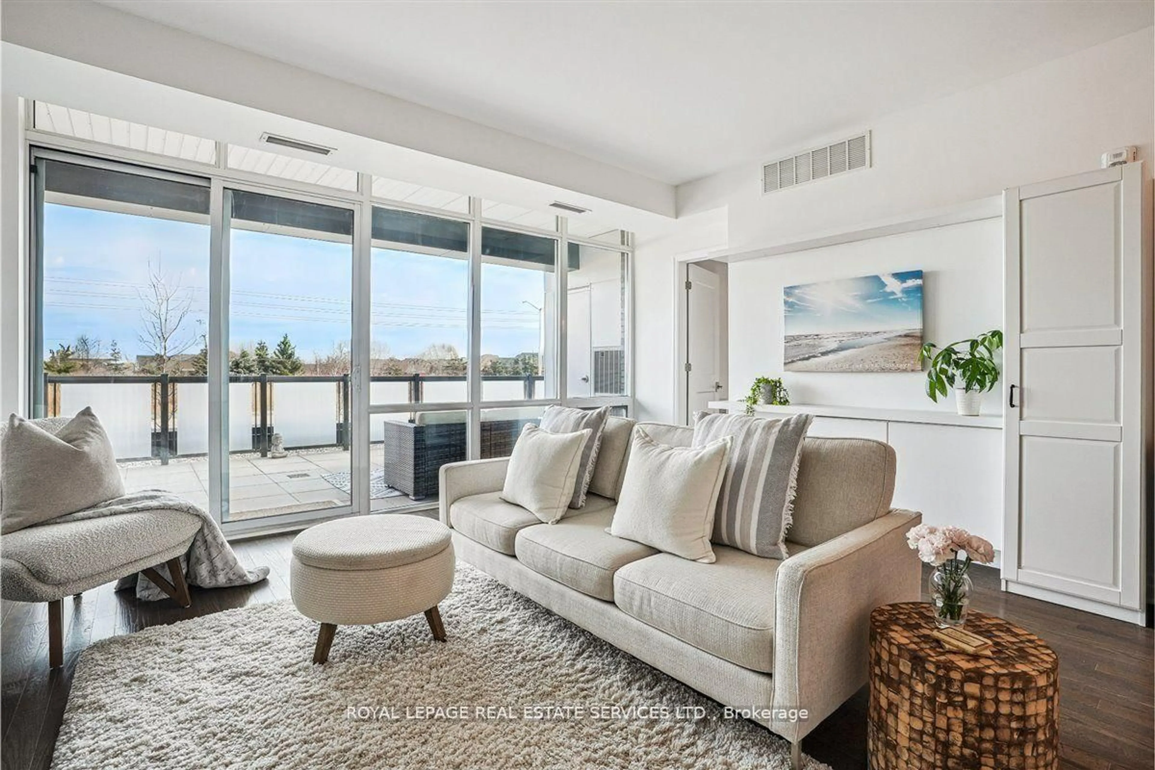 Living room with furniture, unknown for 3028 Creekshore Common #105, Oakville Ontario L6M 5K6