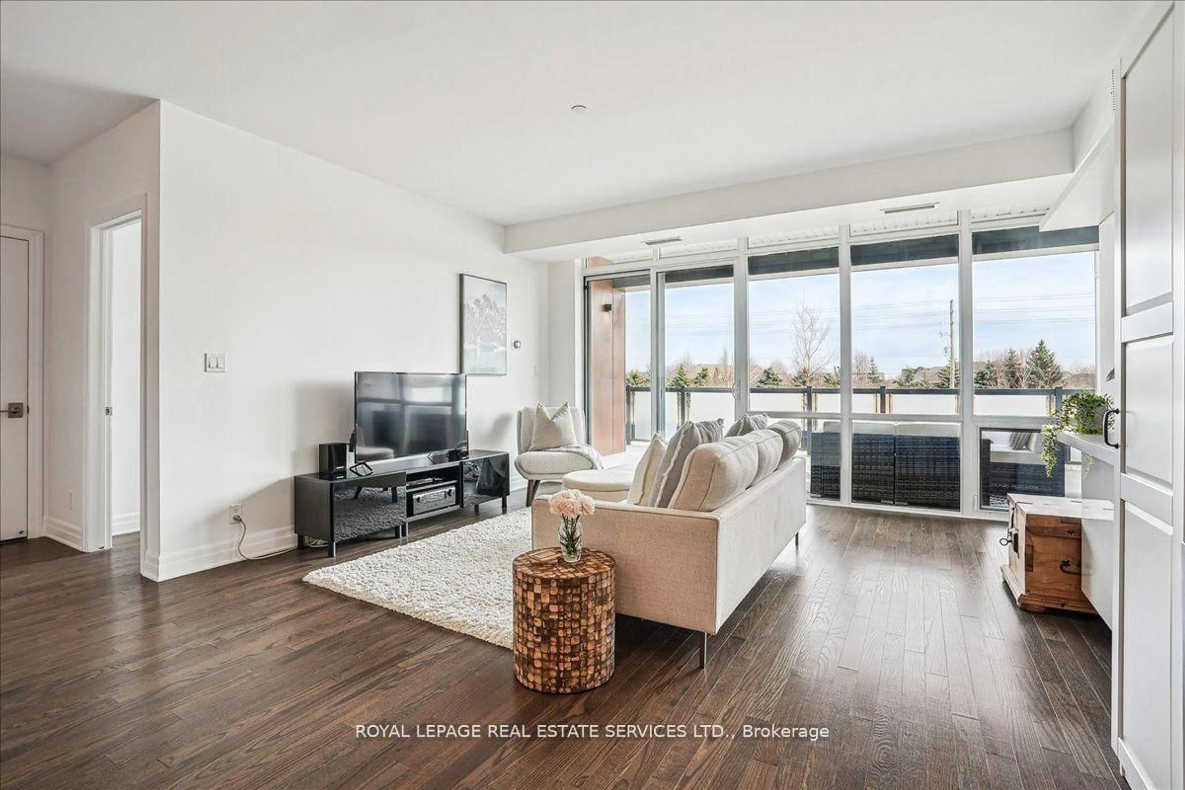 Living room with furniture, unknown for 3028 Creekshore Common #105, Oakville Ontario L6M 5K6