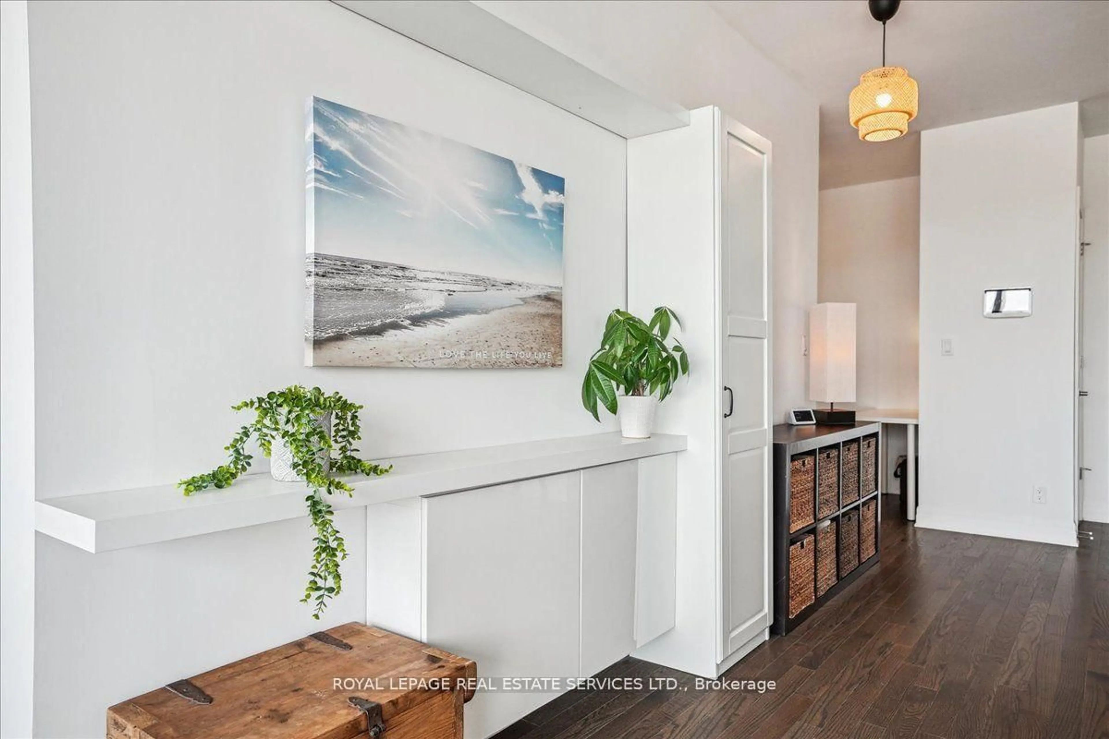 Indoor entryway for 3028 Creekshore Common #105, Oakville Ontario L6M 5K6