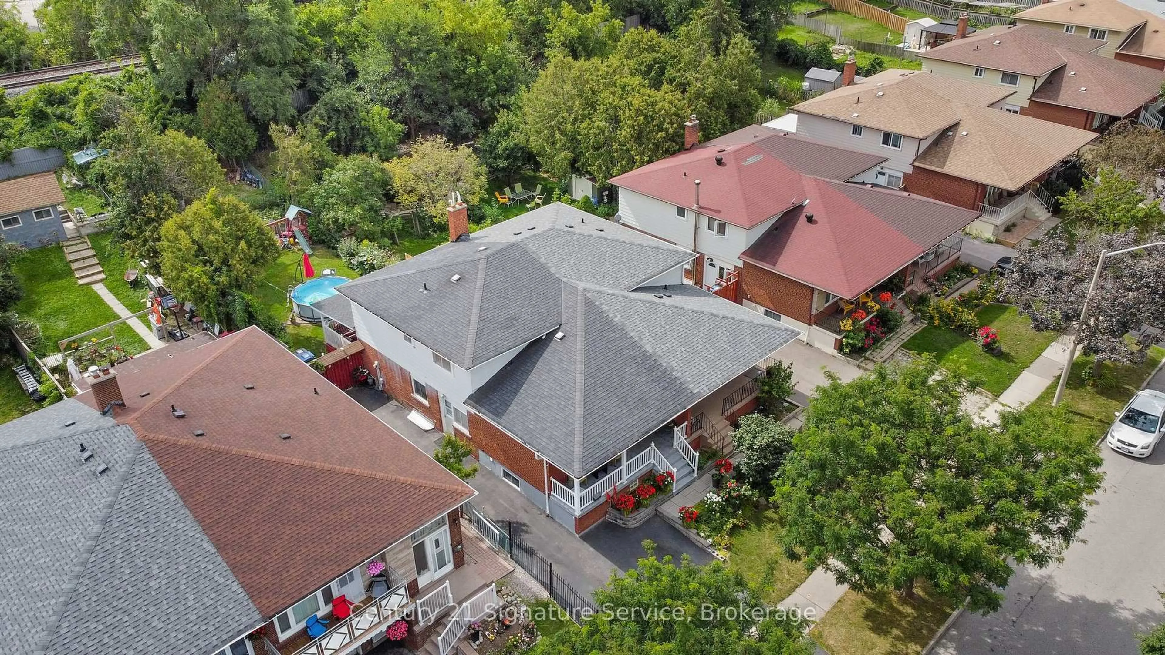 A pic from outside/outdoor area/front of a property/back of a property/a pic from drone, city buildings view from balcony for 144 Voltarie Cres, Mississauga Ontario L5A 2A4