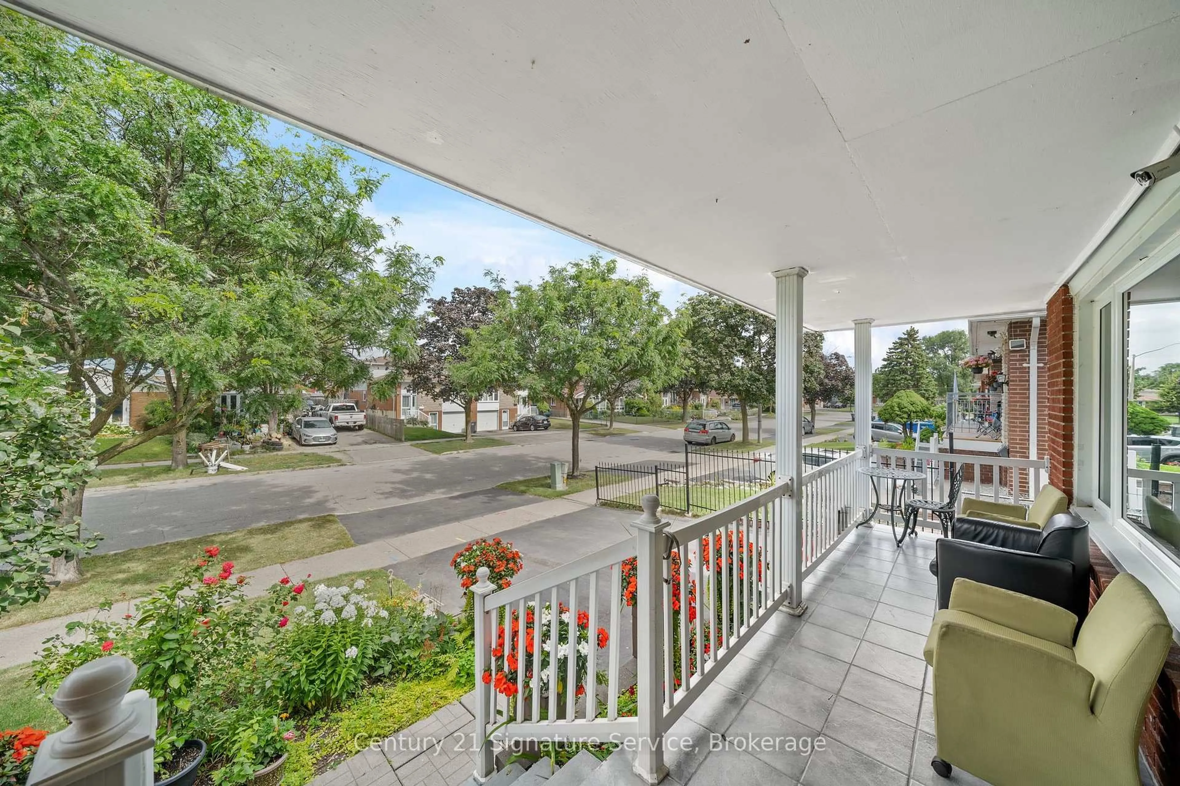 Patio, street for 144 Voltarie Cres, Mississauga Ontario L5A 2A4
