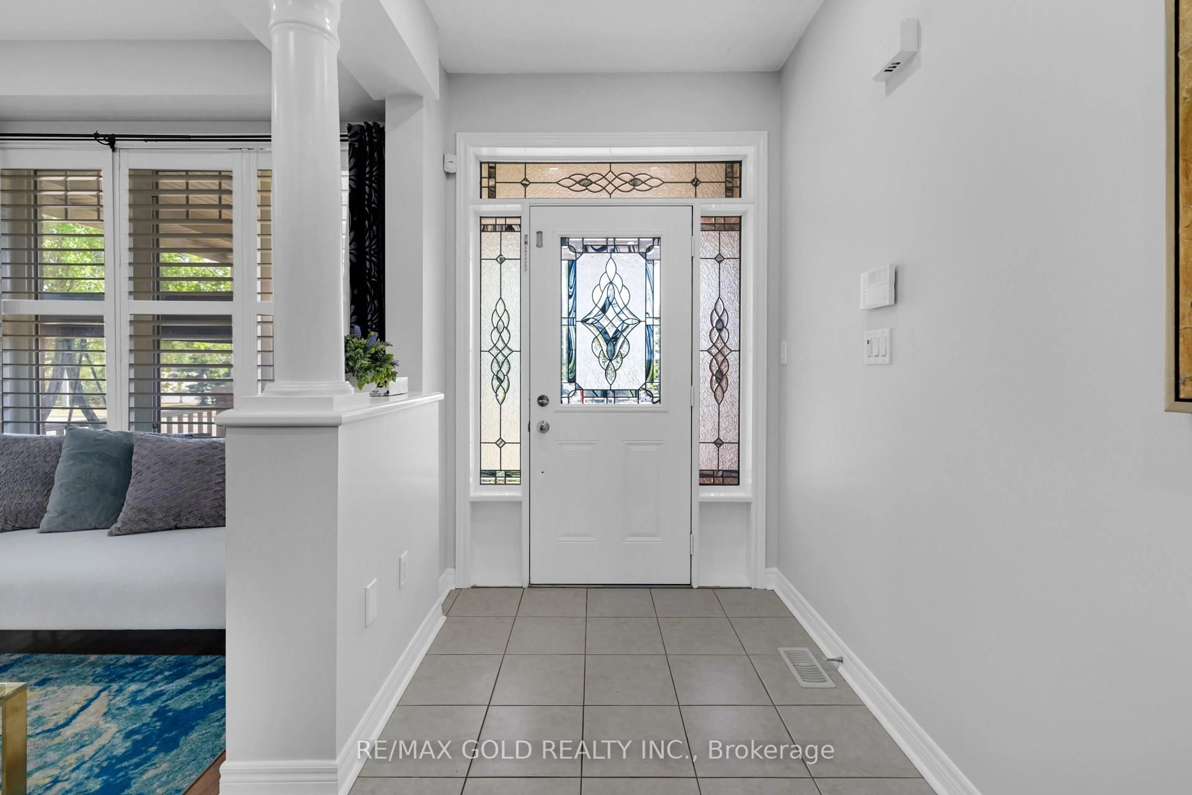 Indoor entryway for 21 Cottonfield Circ, Caledon Ontario L7C 3M8