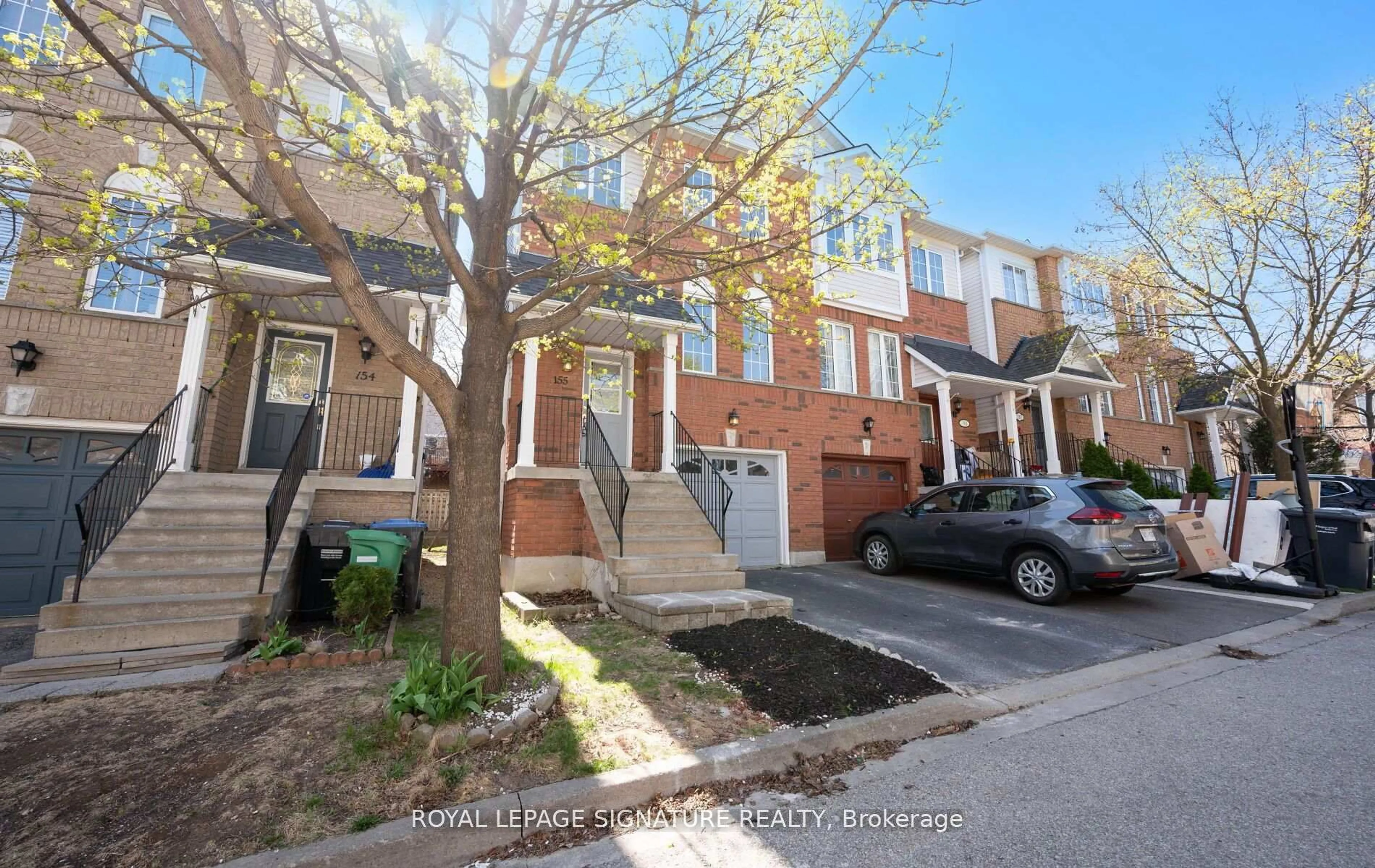 A pic from outside/outdoor area/front of a property/back of a property/a pic from drone, street for 1480 Britannia Rd #155, Mississauga Ontario L5V 2K4
