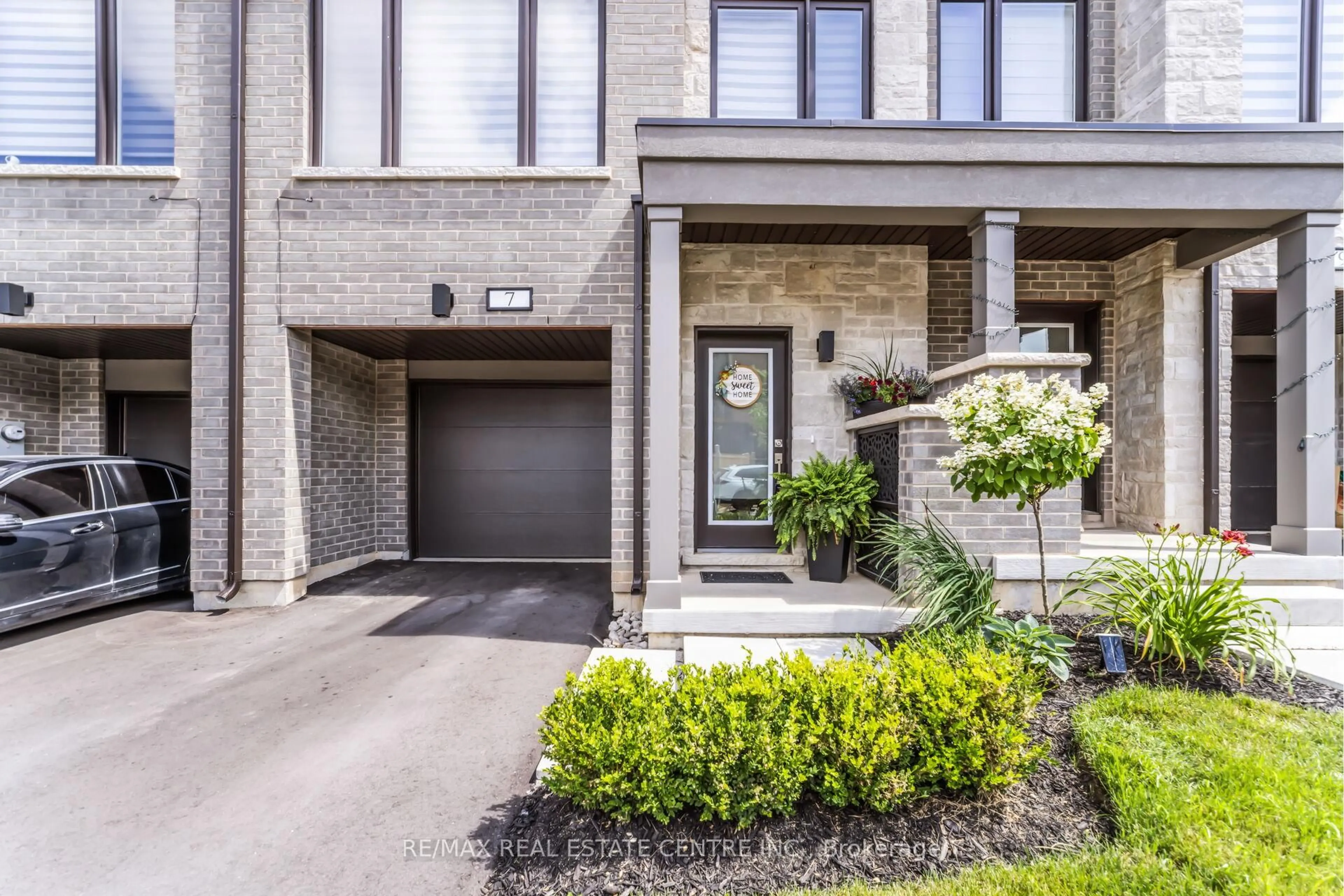 Home with brick exterior material, street for 7 Briar Crt, Halton Hills Ontario L7G 0P5