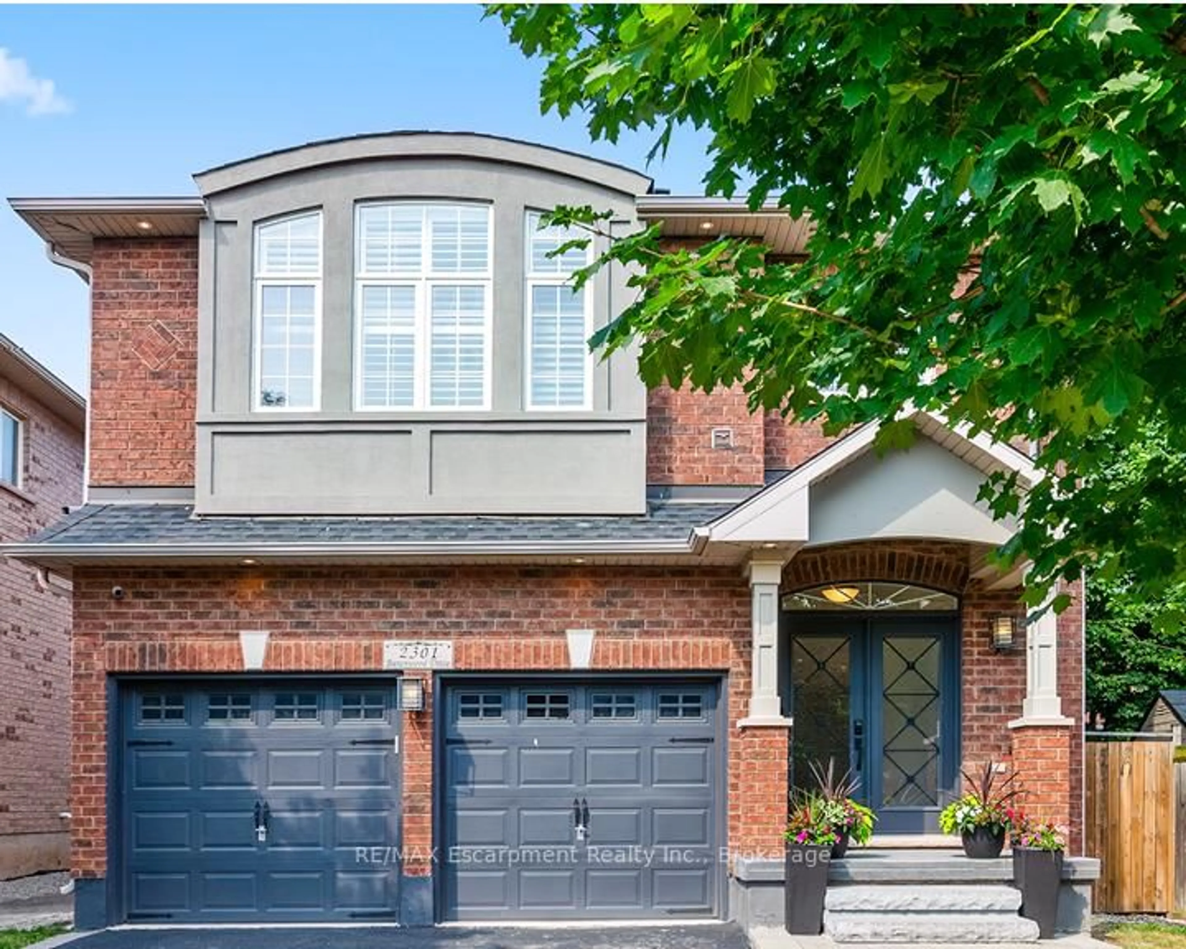 Home with brick exterior material, street for 2301 Baronwood Dr, Oakville Ontario L6M 4Z6