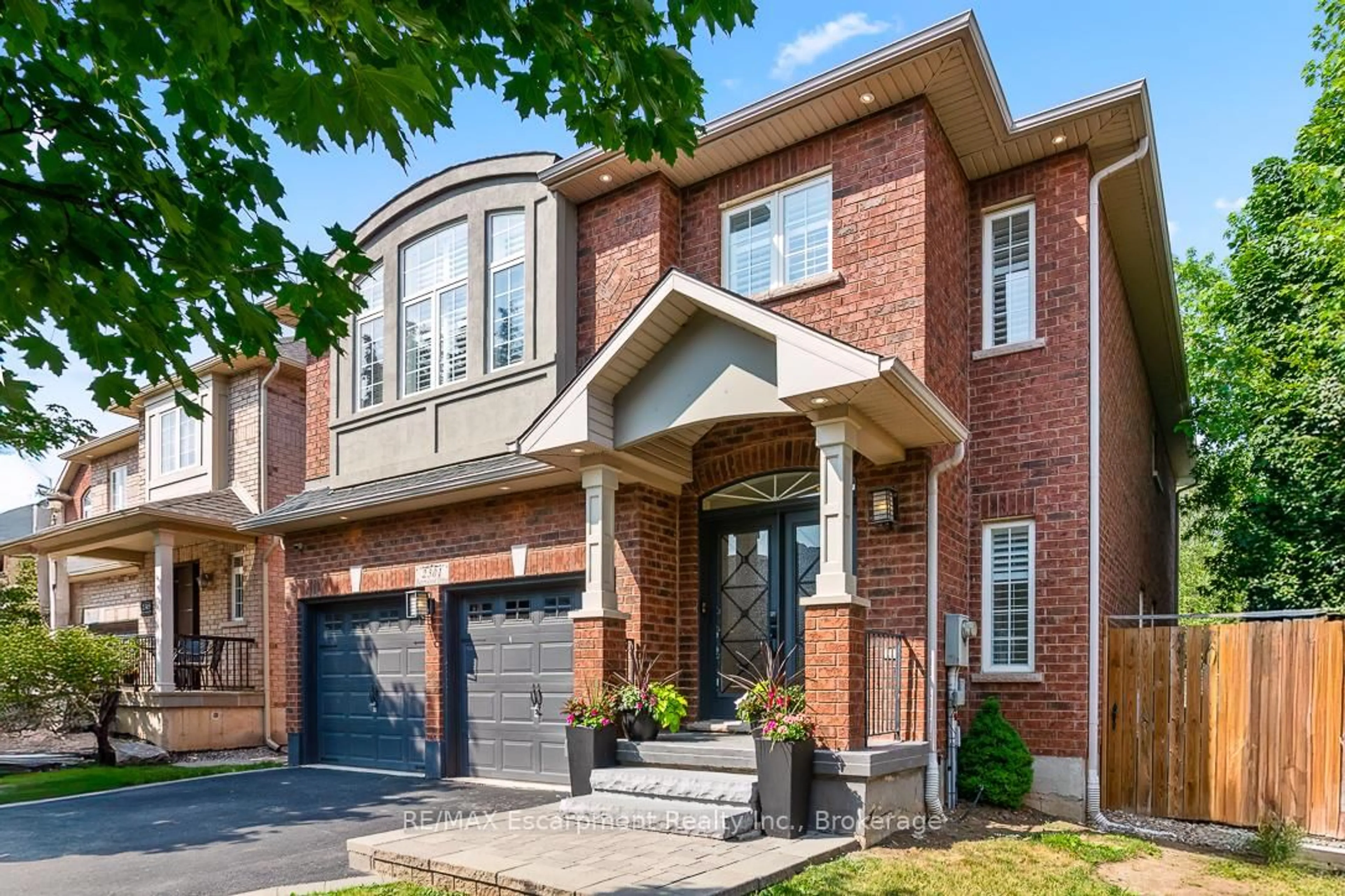 Home with brick exterior material, street for 2301 Baronwood Dr, Oakville Ontario L6M 4Z6