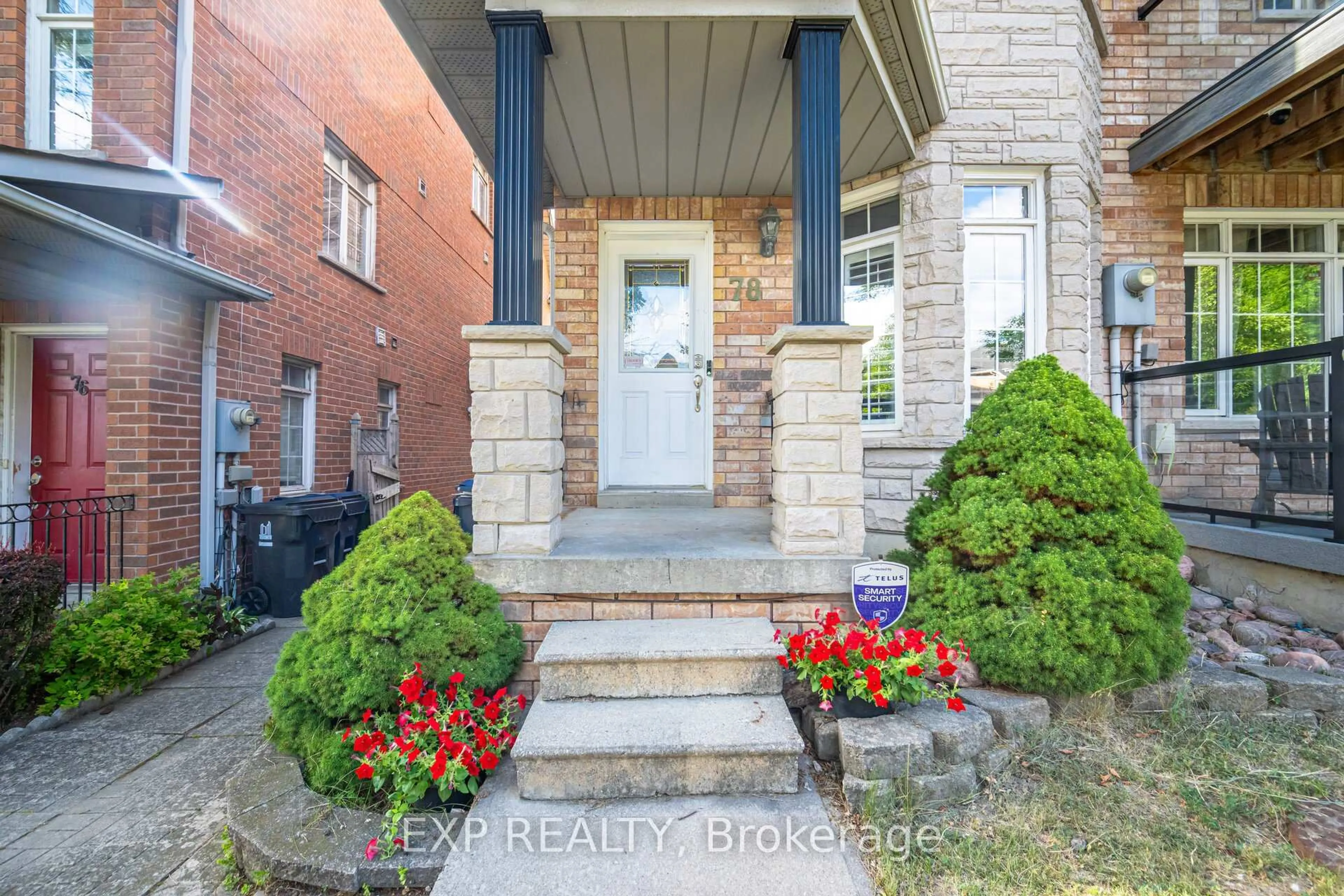 Indoor entryway for 78 Rory Rd, Toronto Ontario M6L 3G1
