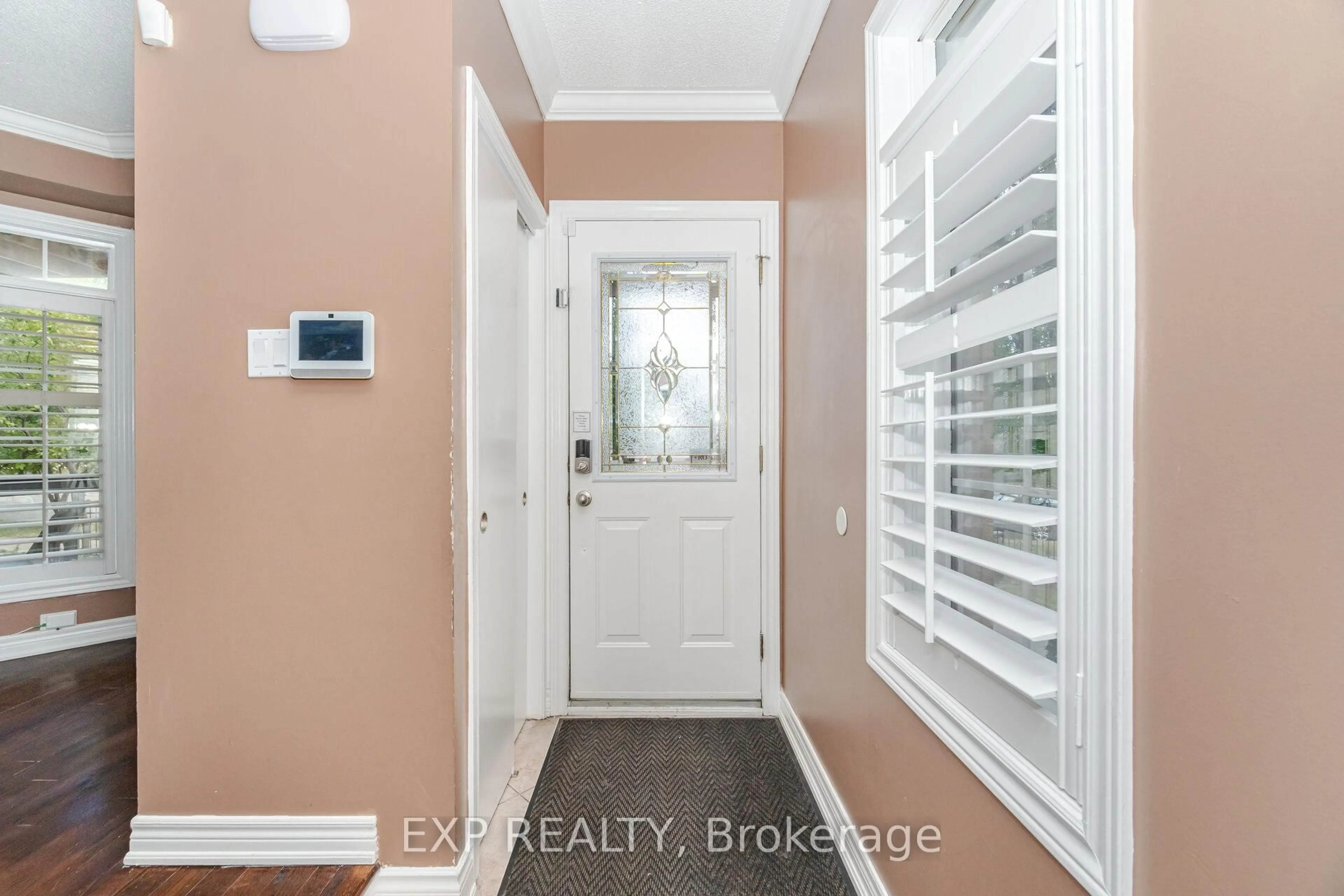 Indoor entryway for 78 Rory Rd, Toronto Ontario M6L 3G1